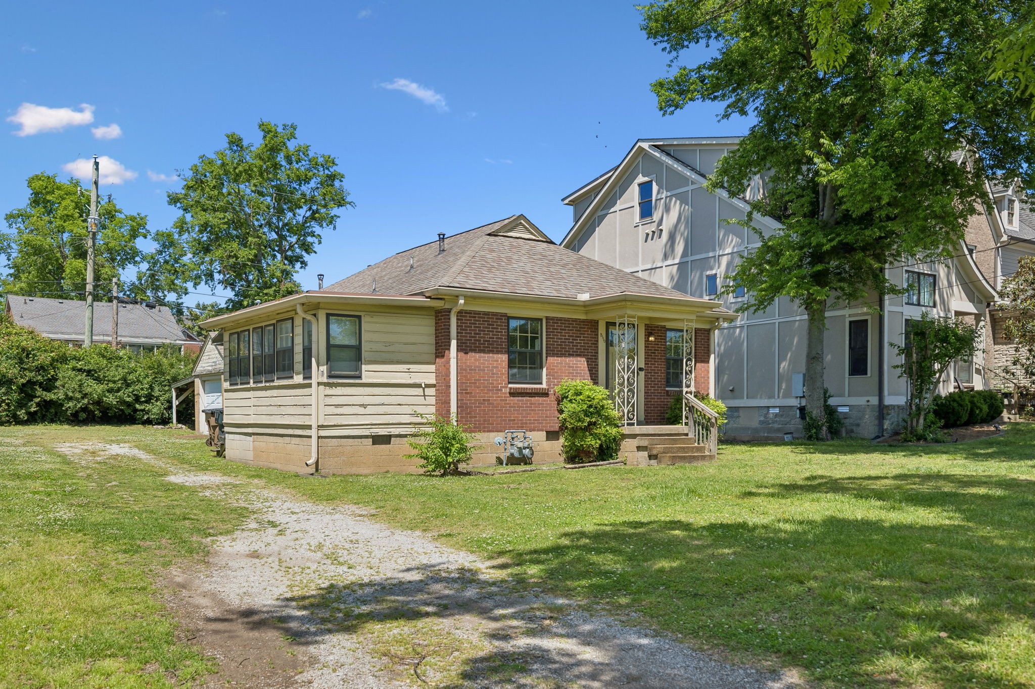 2110a W Linden Ave Property Photo 6