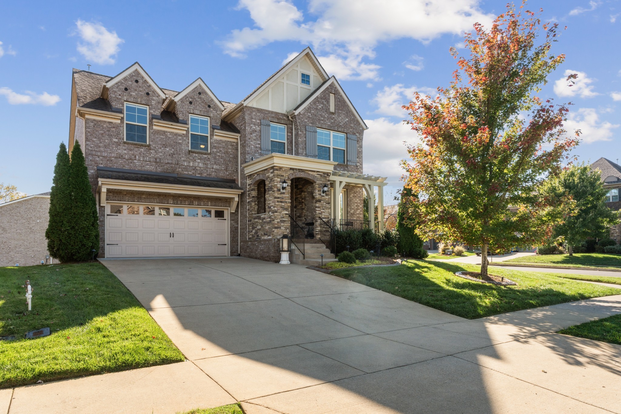 687 Fall Creek Cir Property Photo 1