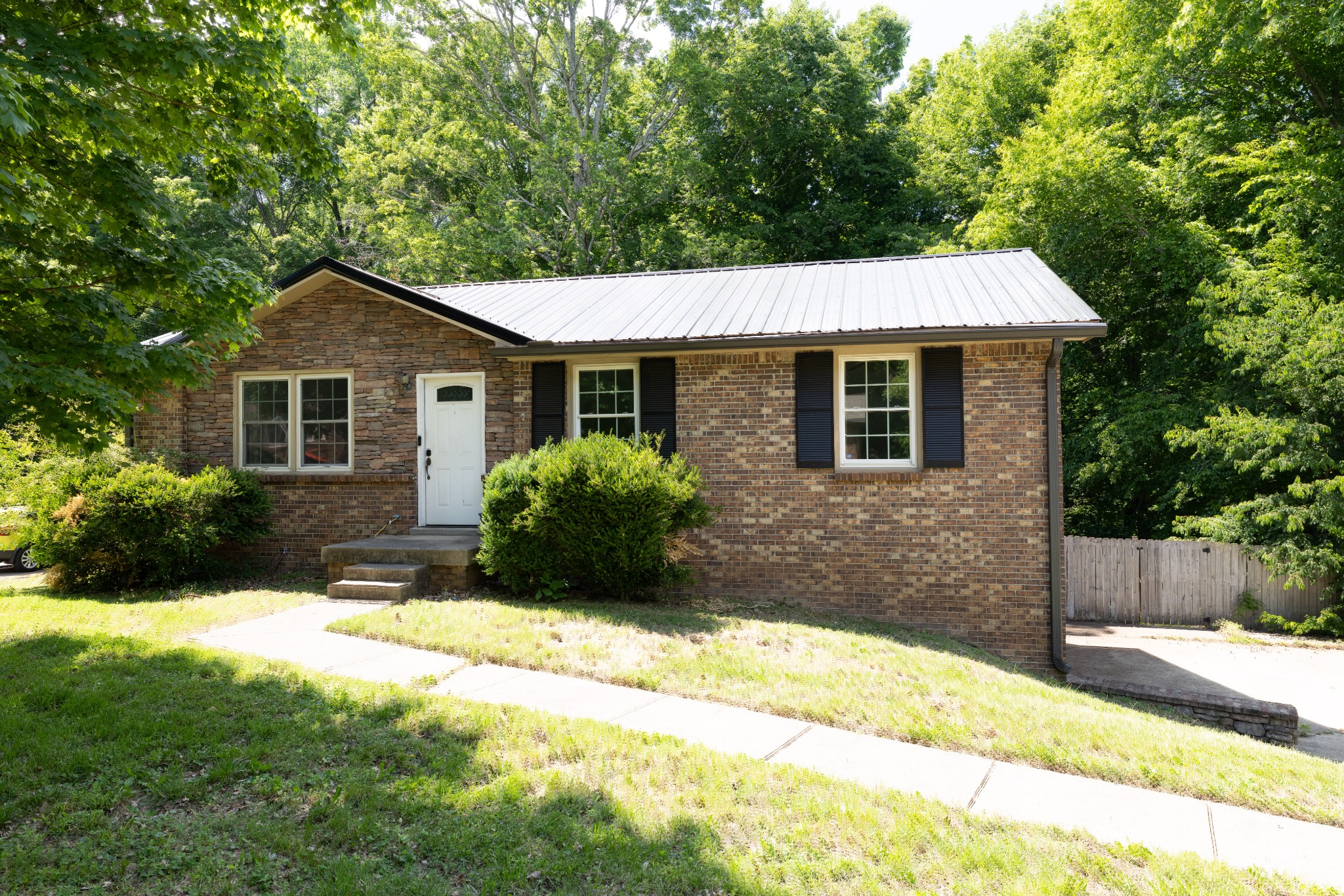 2733 Turner Ln Property Photo 1