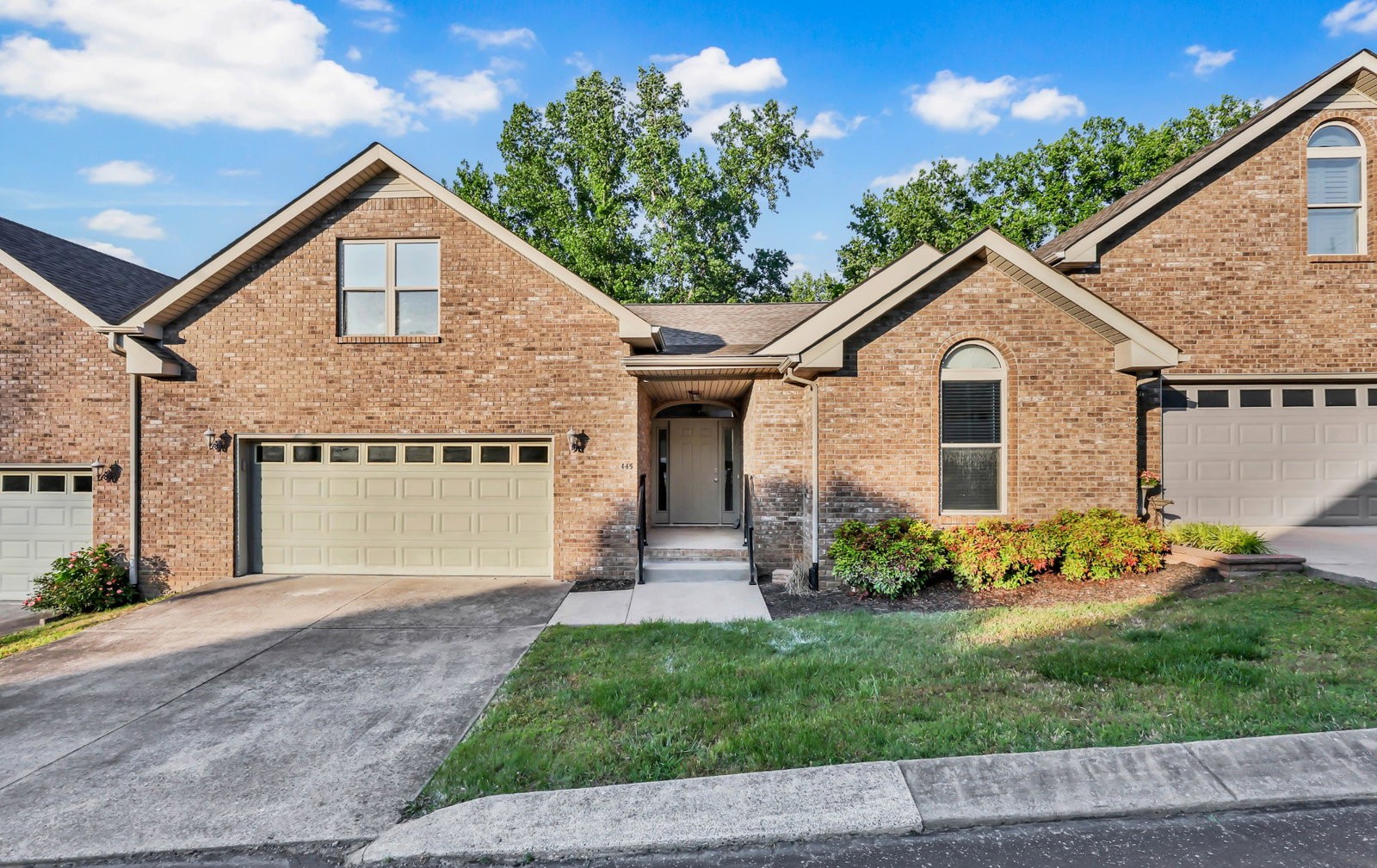 445 Country Club Ct Property Photo 1