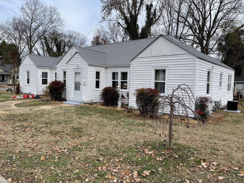 810 N High St