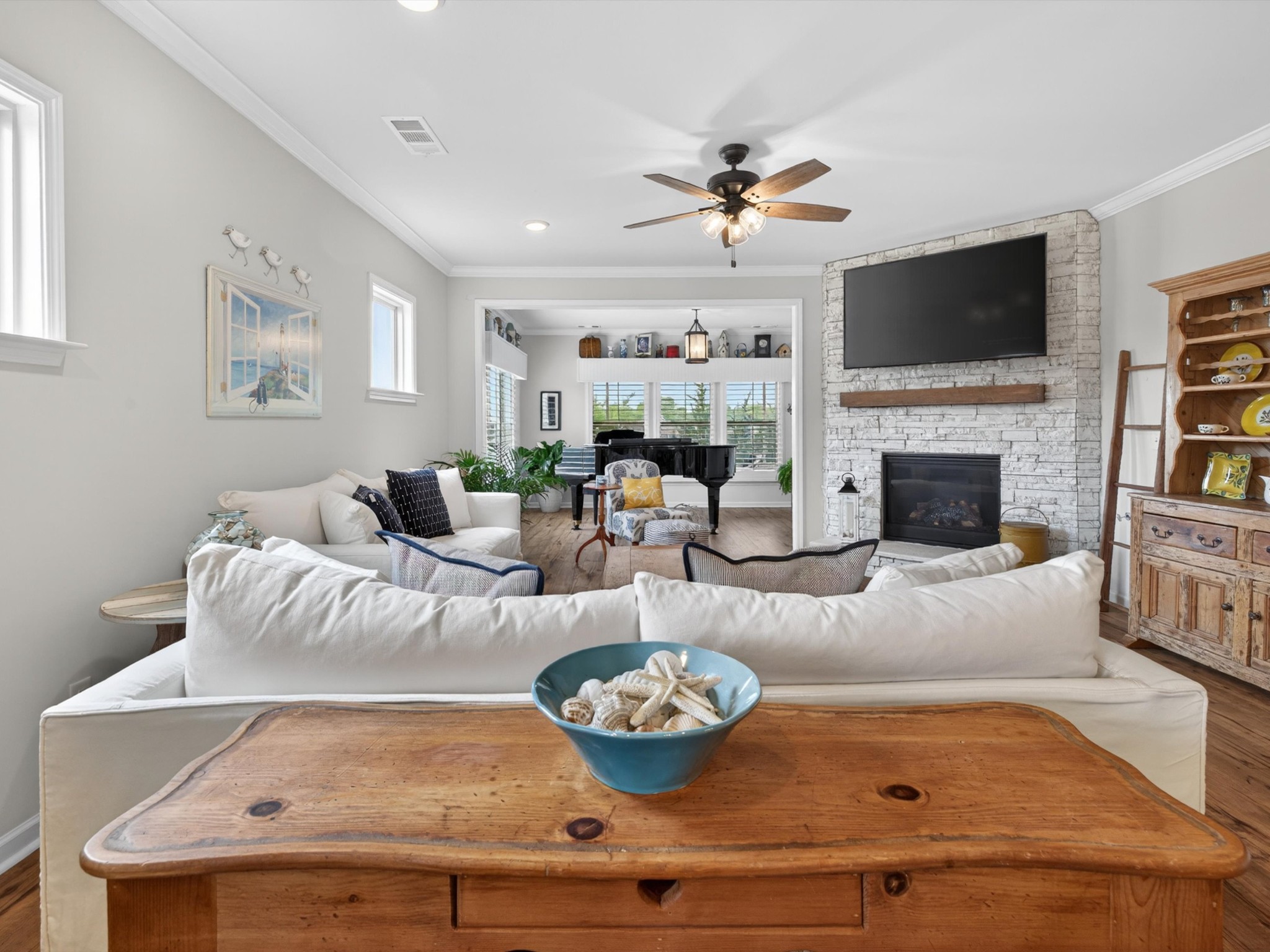 1055 Sumner Grv Property Photo 6