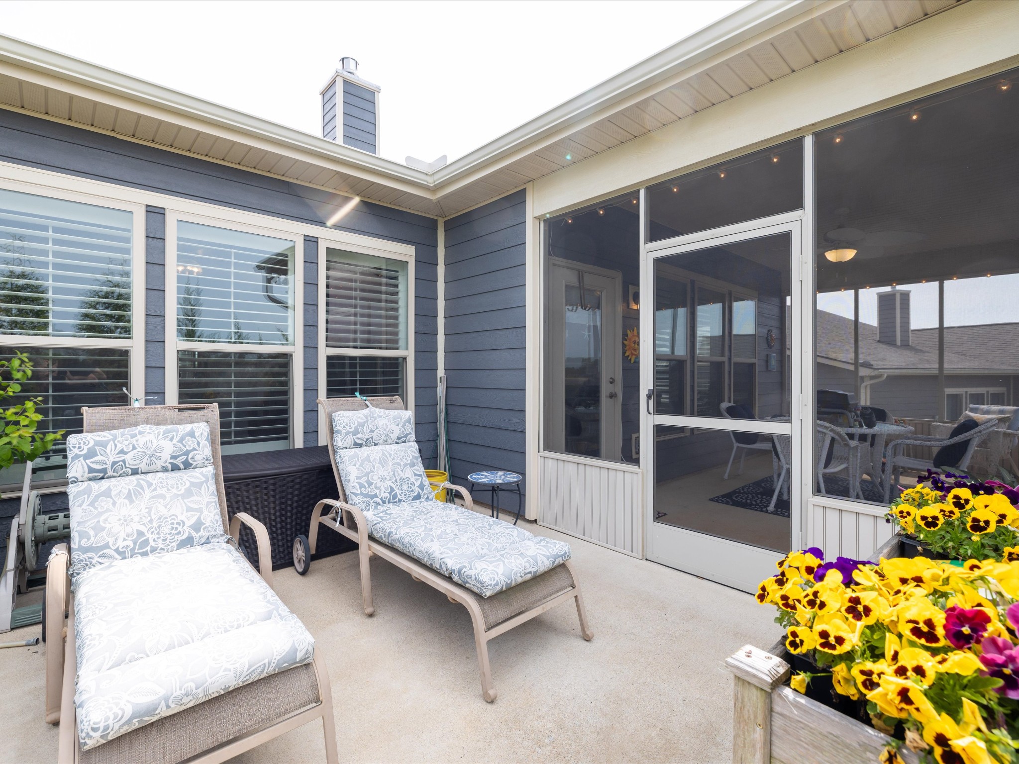 1055 Sumner Grv Property Photo 24