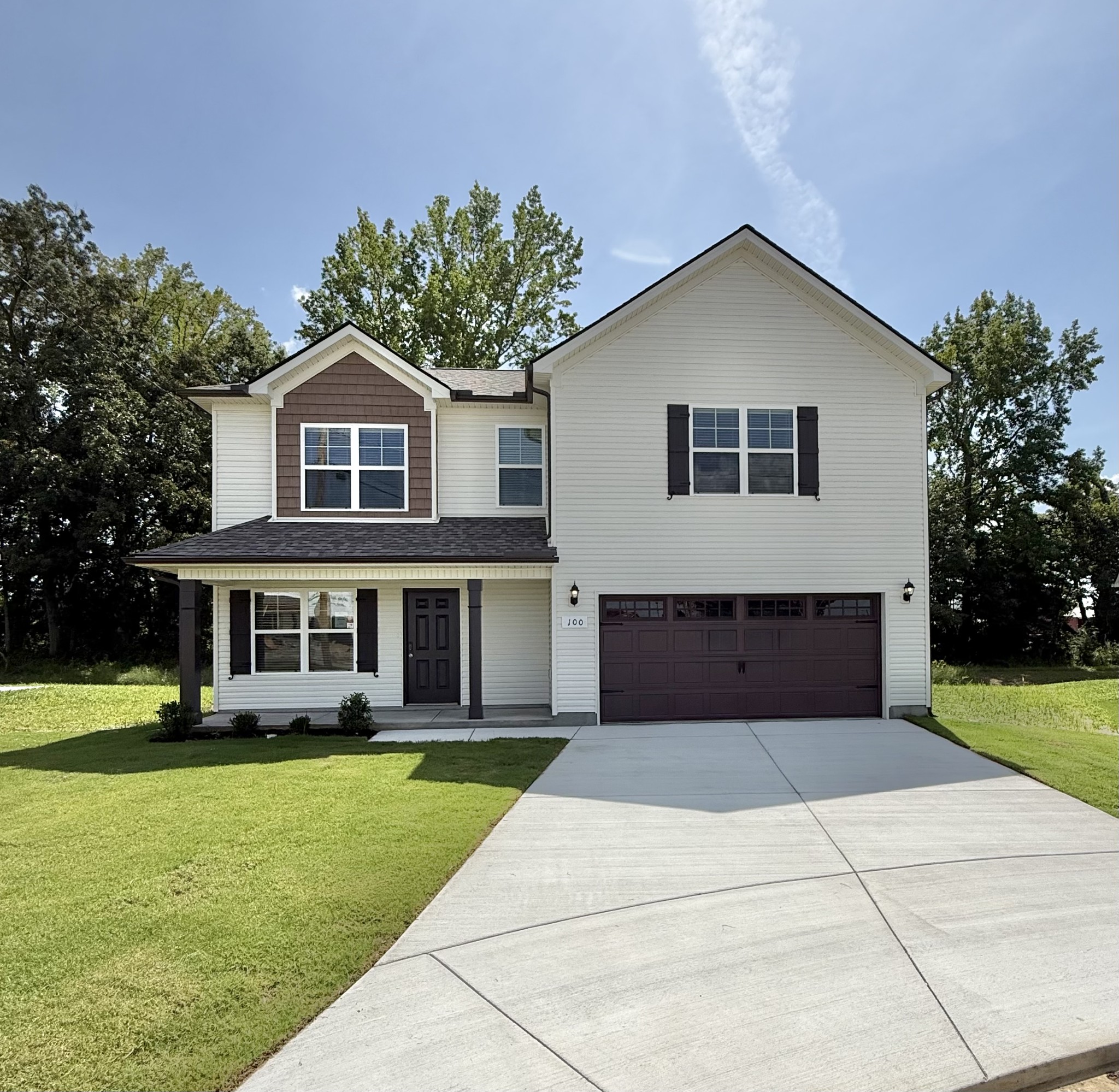 100 Stonehenge Cir Property Photo 1