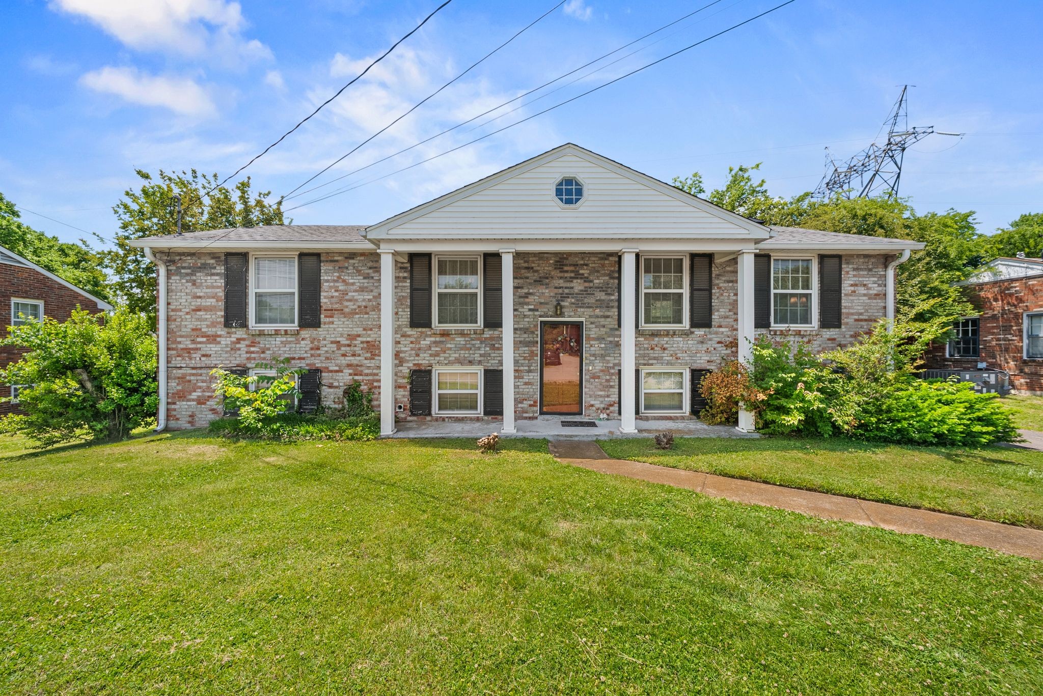 439 Lynn Dr Property Photo 1