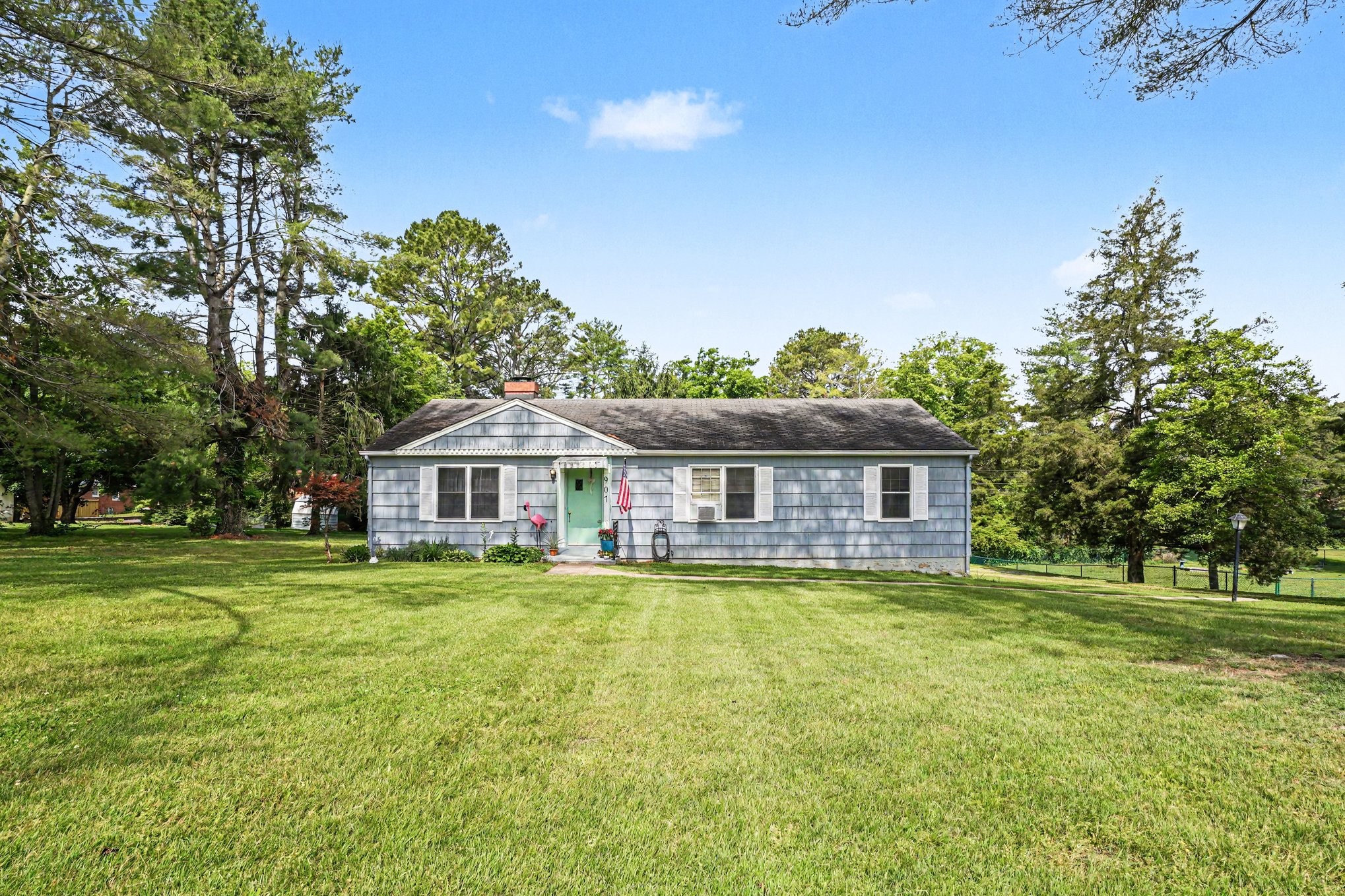 907 Camellia Dr