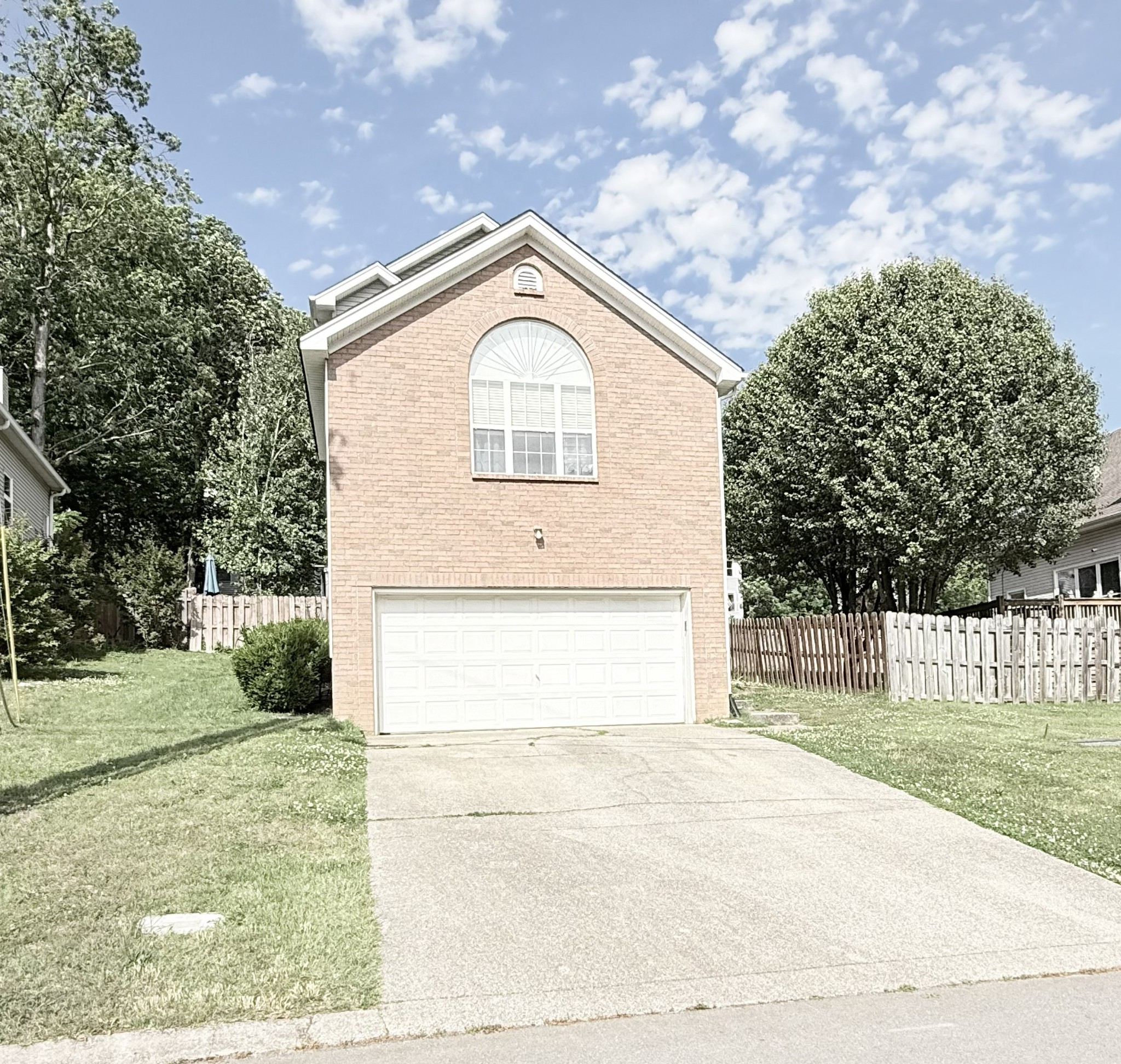 4040 Farmingham Woods Dr Property Photo 2