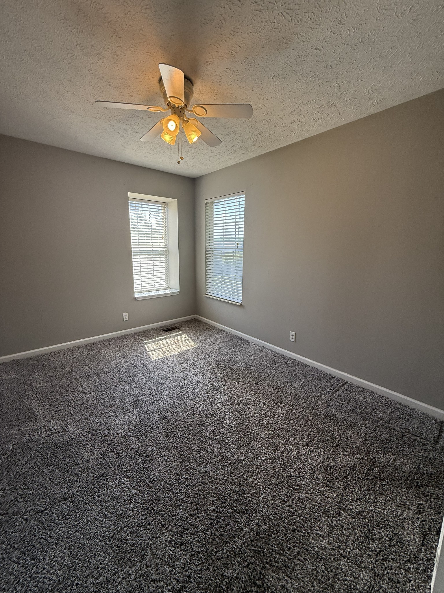 4040 Farmingham Woods Dr Property Photo 35