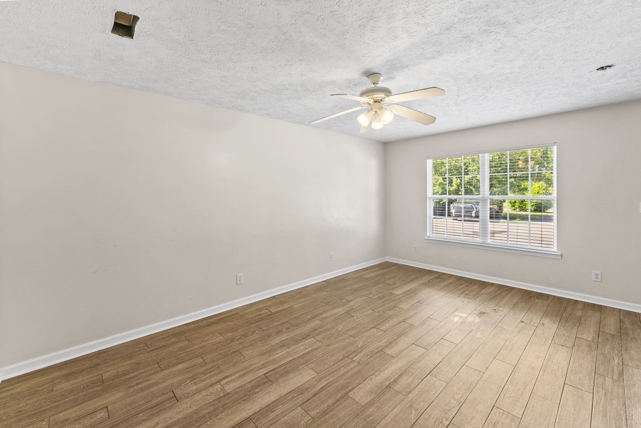 1008 Division St Property Photo 4