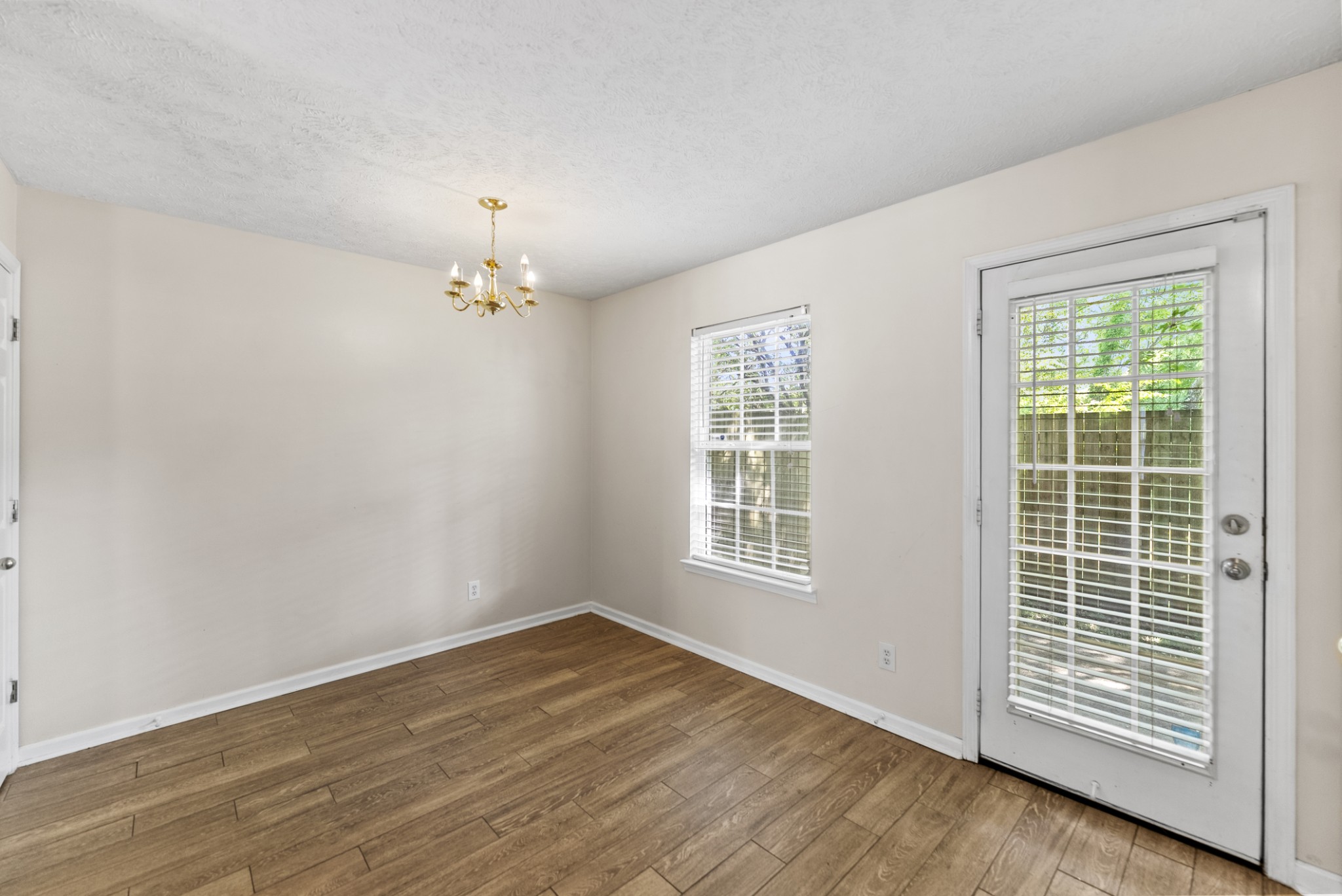 1008 Division St Property Photo 5