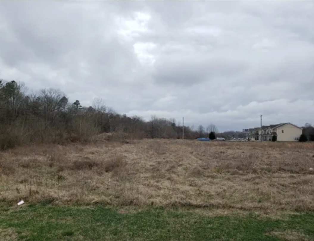 702 Bear Creek Pike Property Photo 2