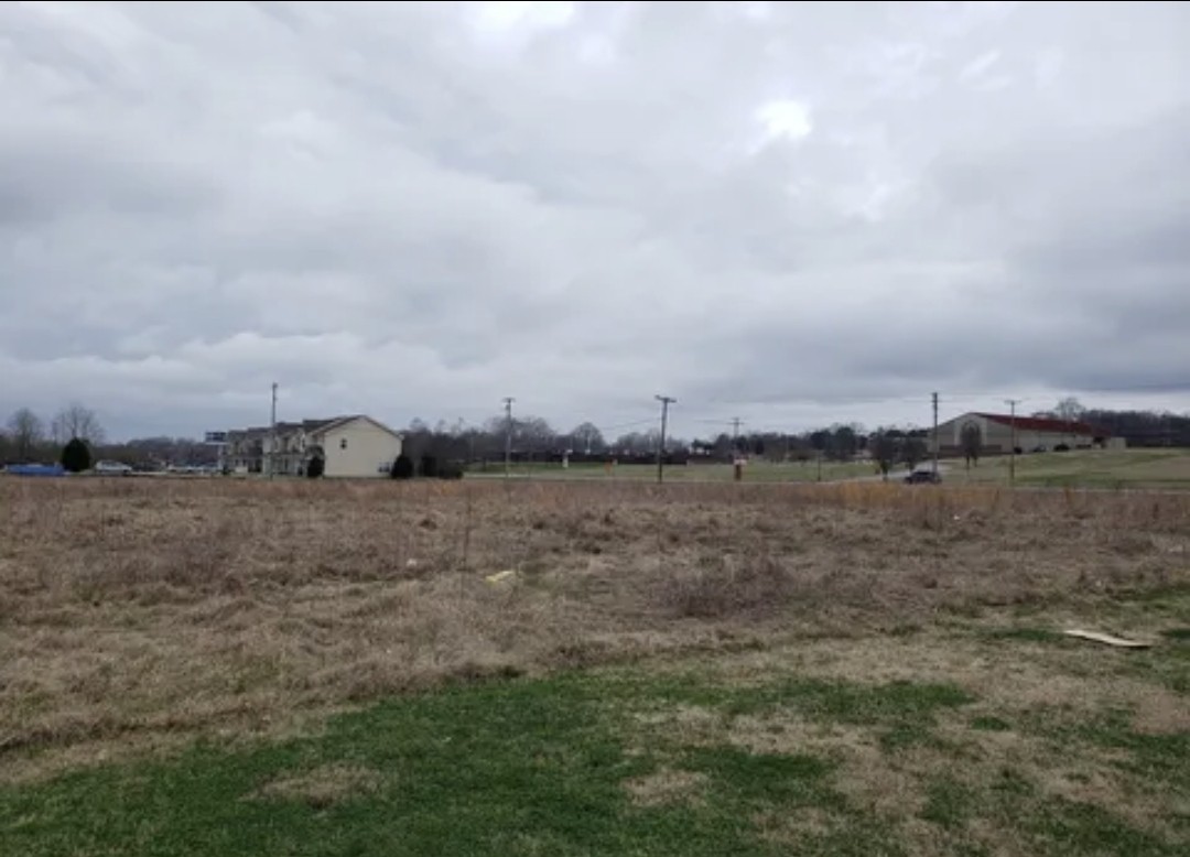 702 Bear Creek Pike Property Photo 3