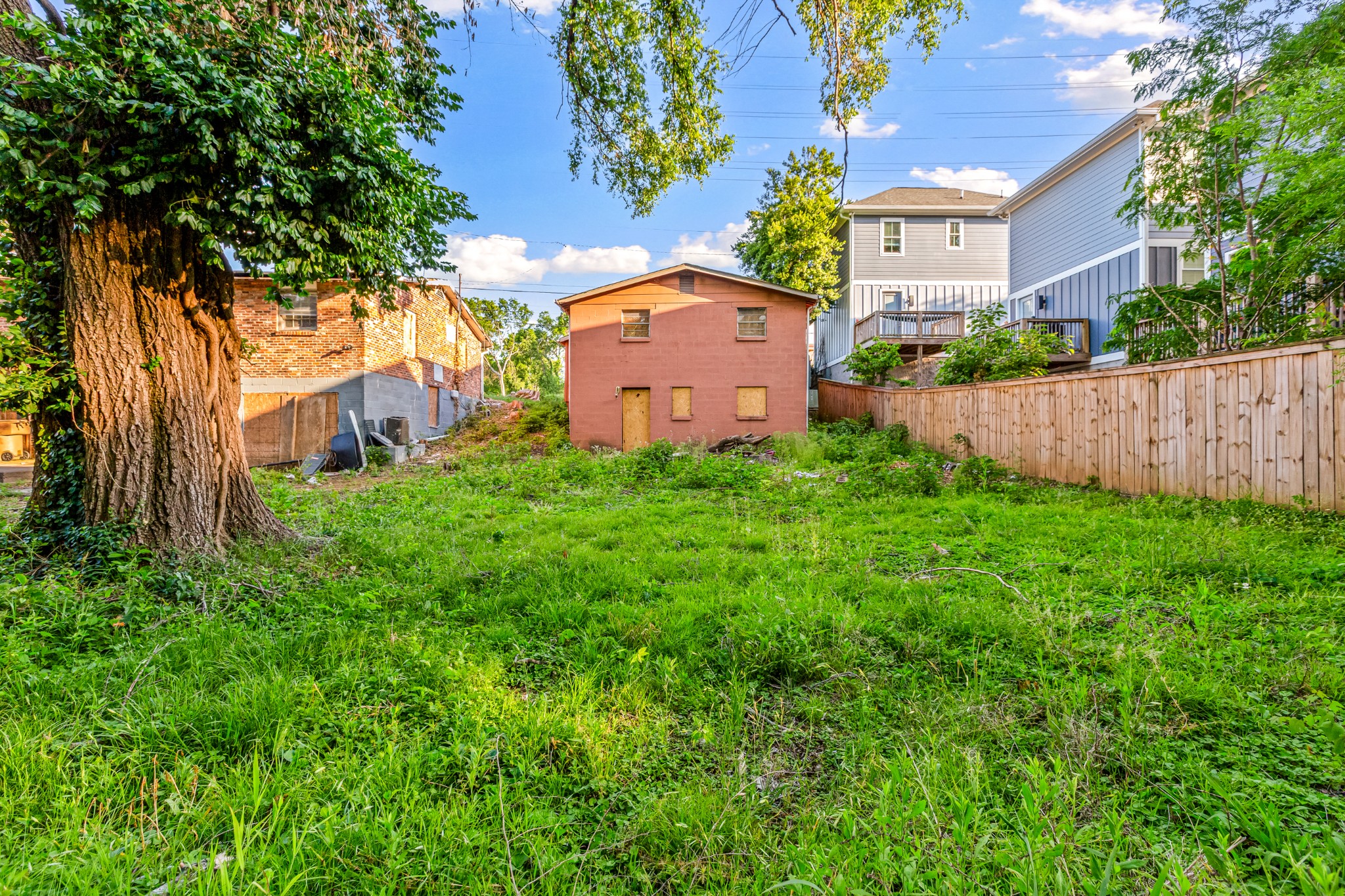 2116 Herman St Property Photo 4