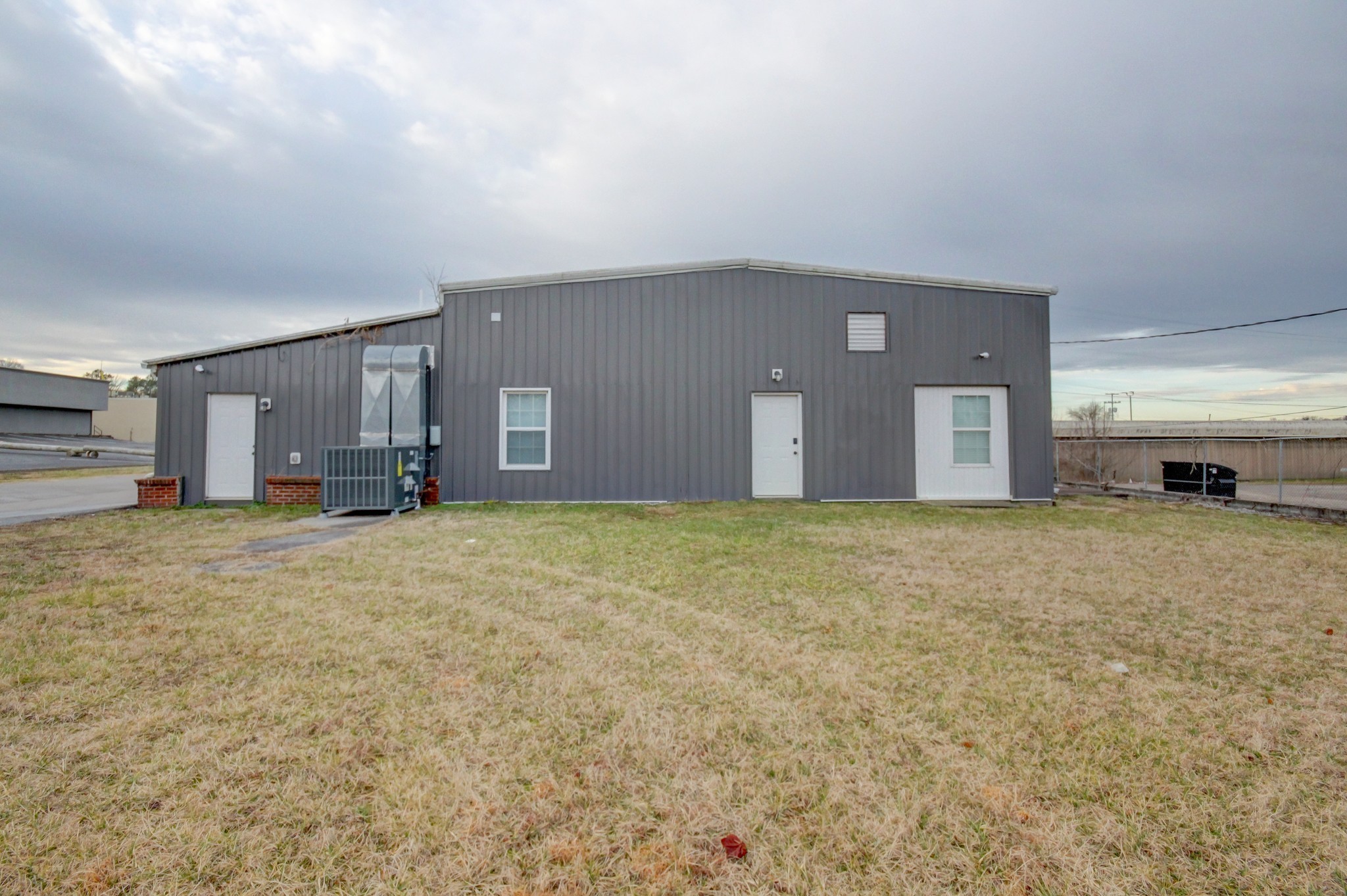 1017 S Riverside Dr Property Photo 39