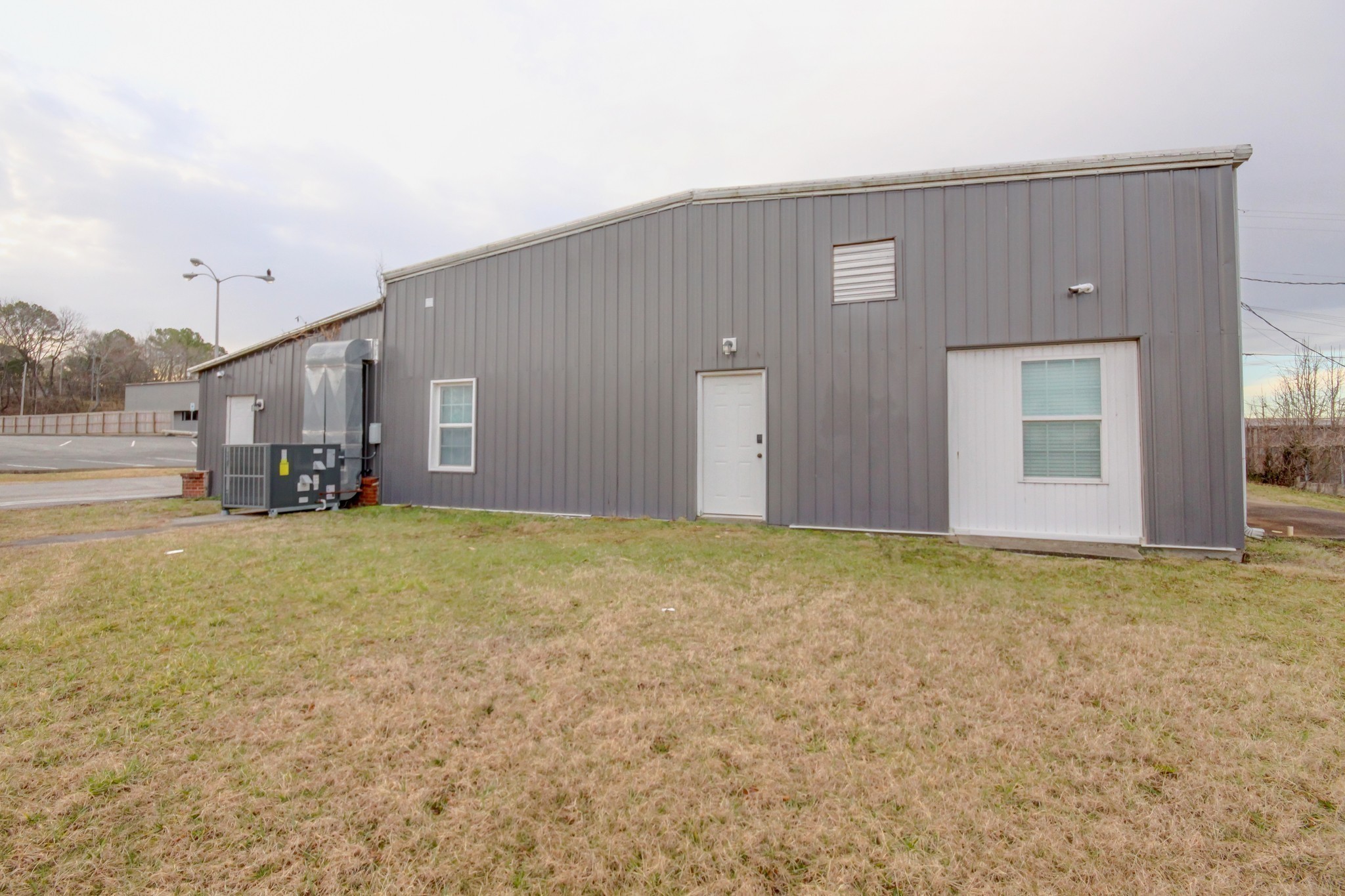 1017 S Riverside Dr Property Photo 41