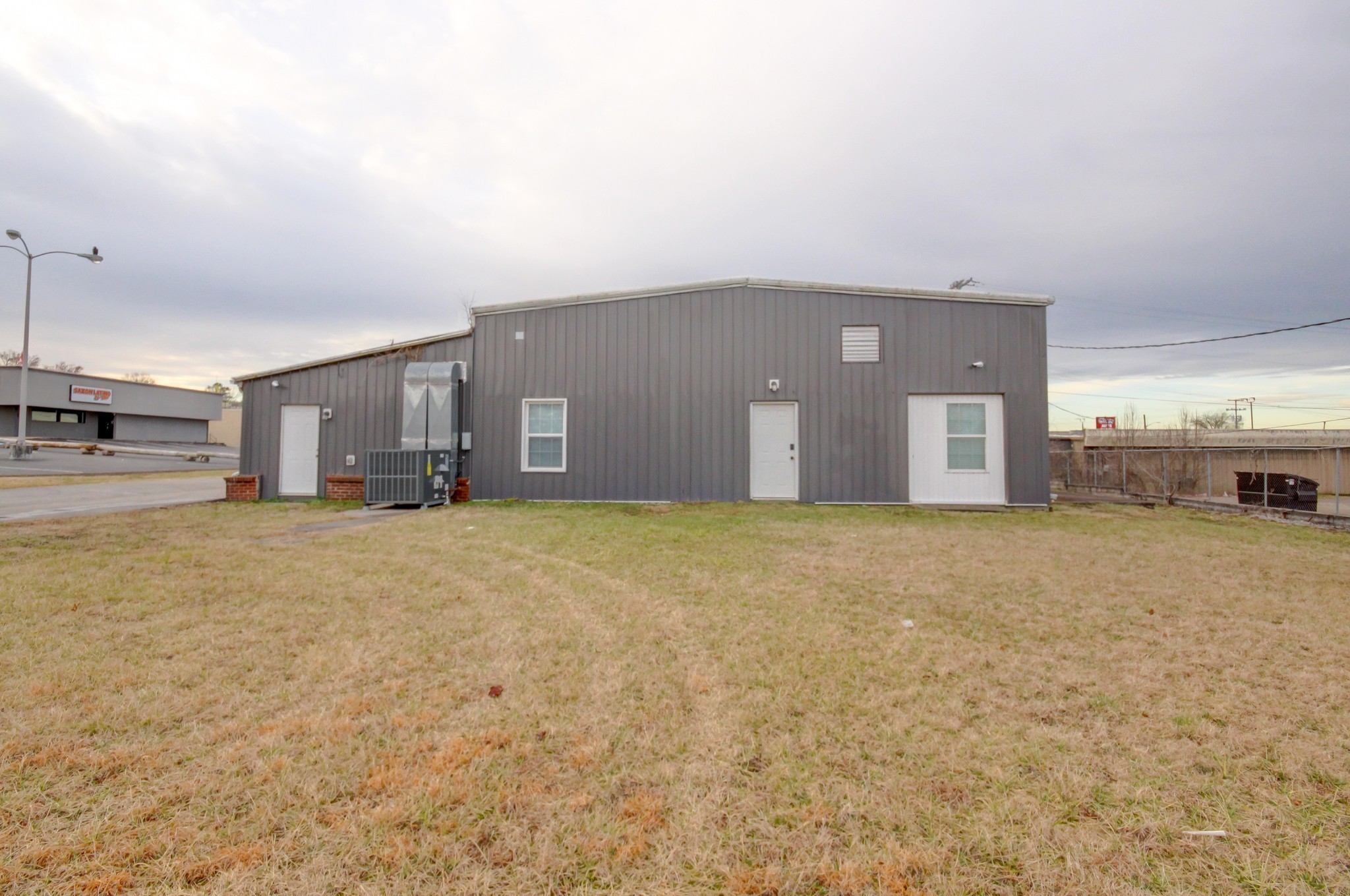 1017 S Riverside Dr Property Photo 42