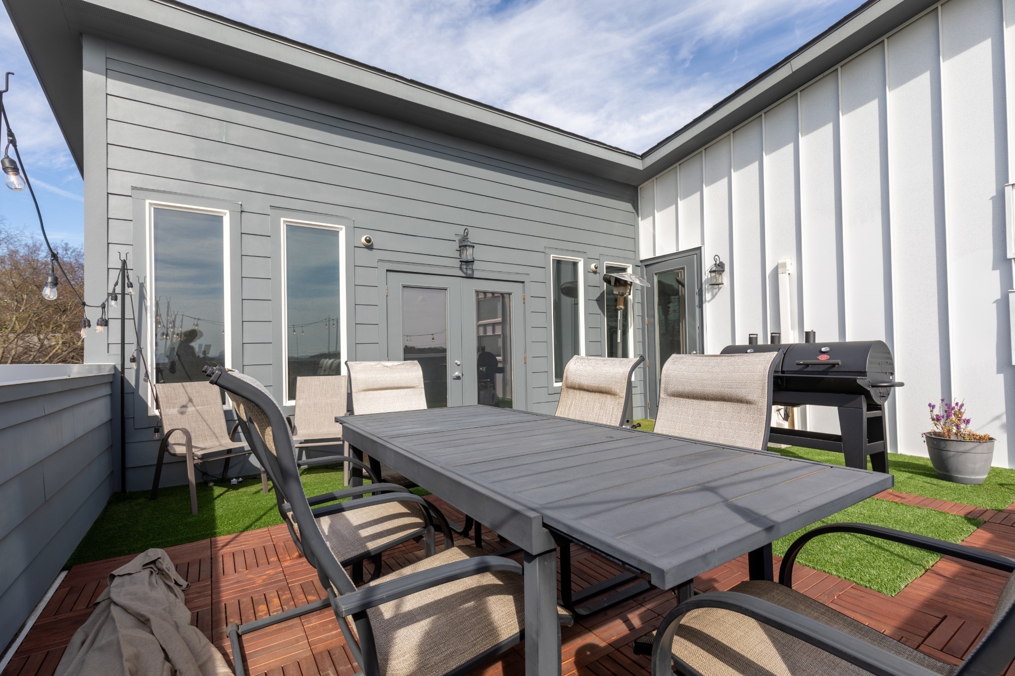 1208 Avondale Cir Property Photo 3