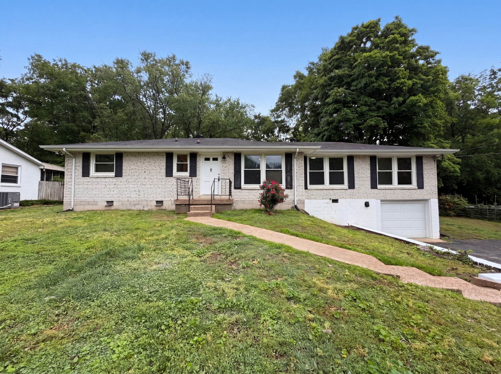 724 Woodmere Dr Property Photo 1