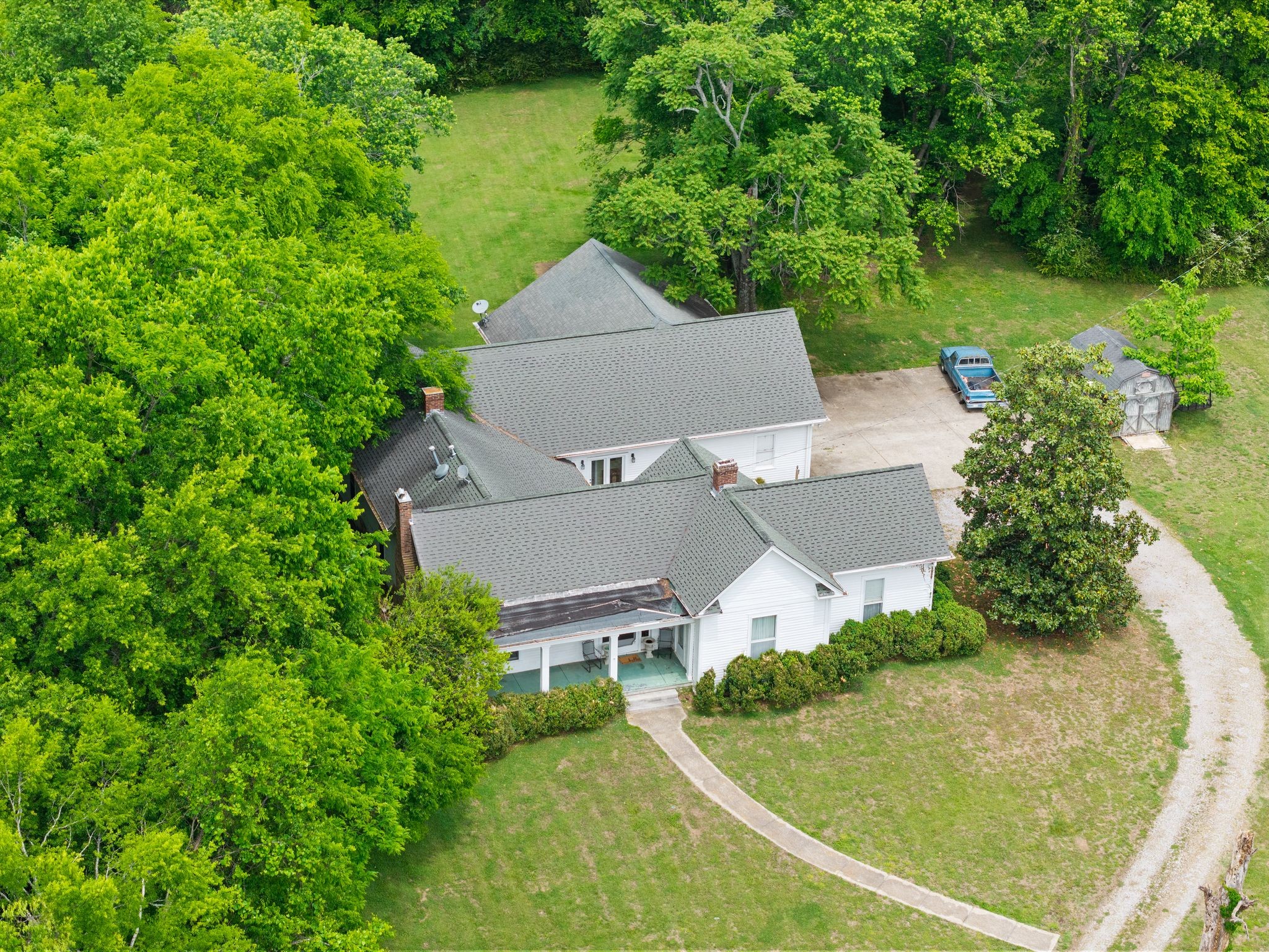 2033 Carters Creek Pike Property Photo 1