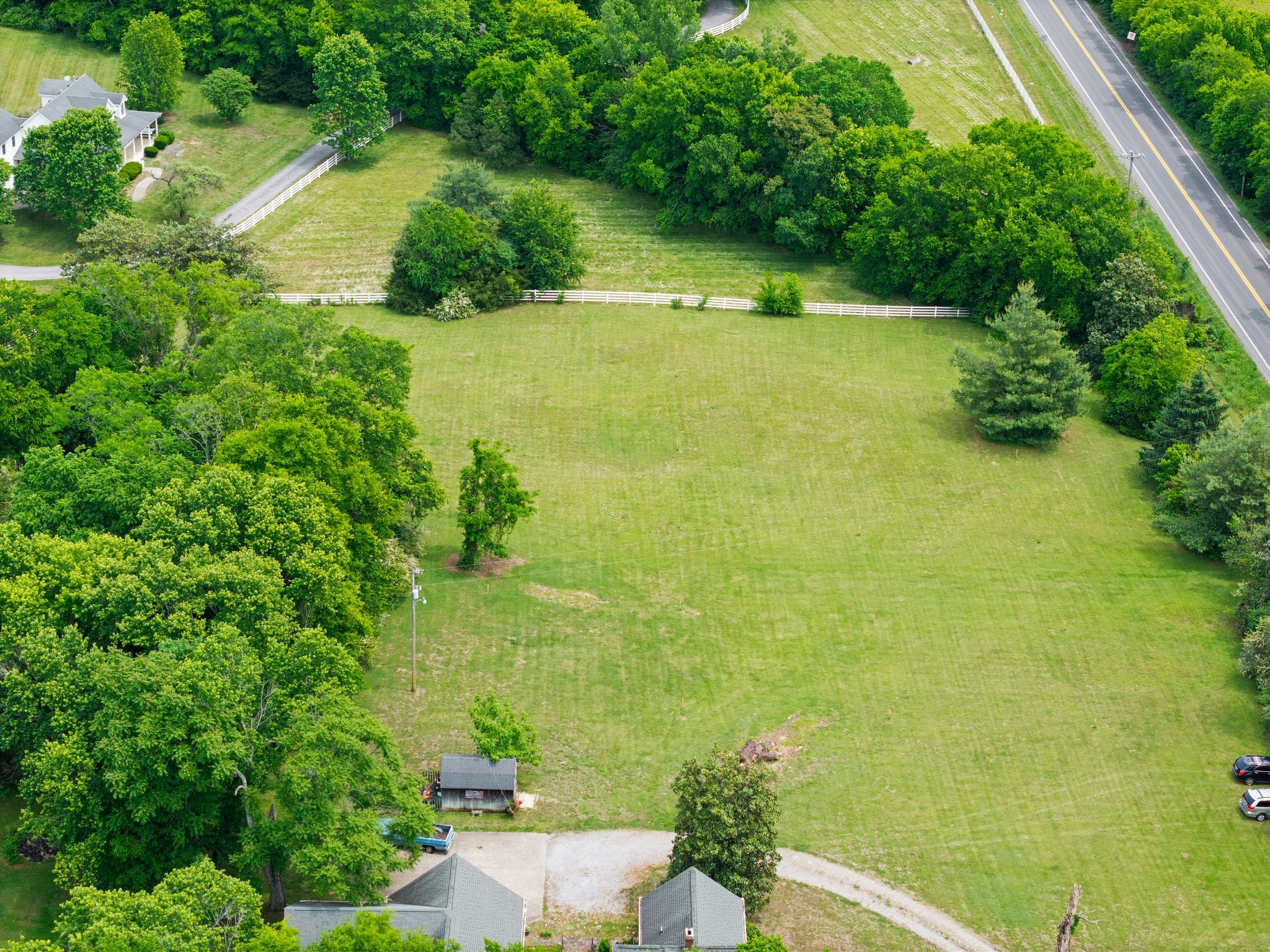 2033 Carters Creek Pike Property Photo 1