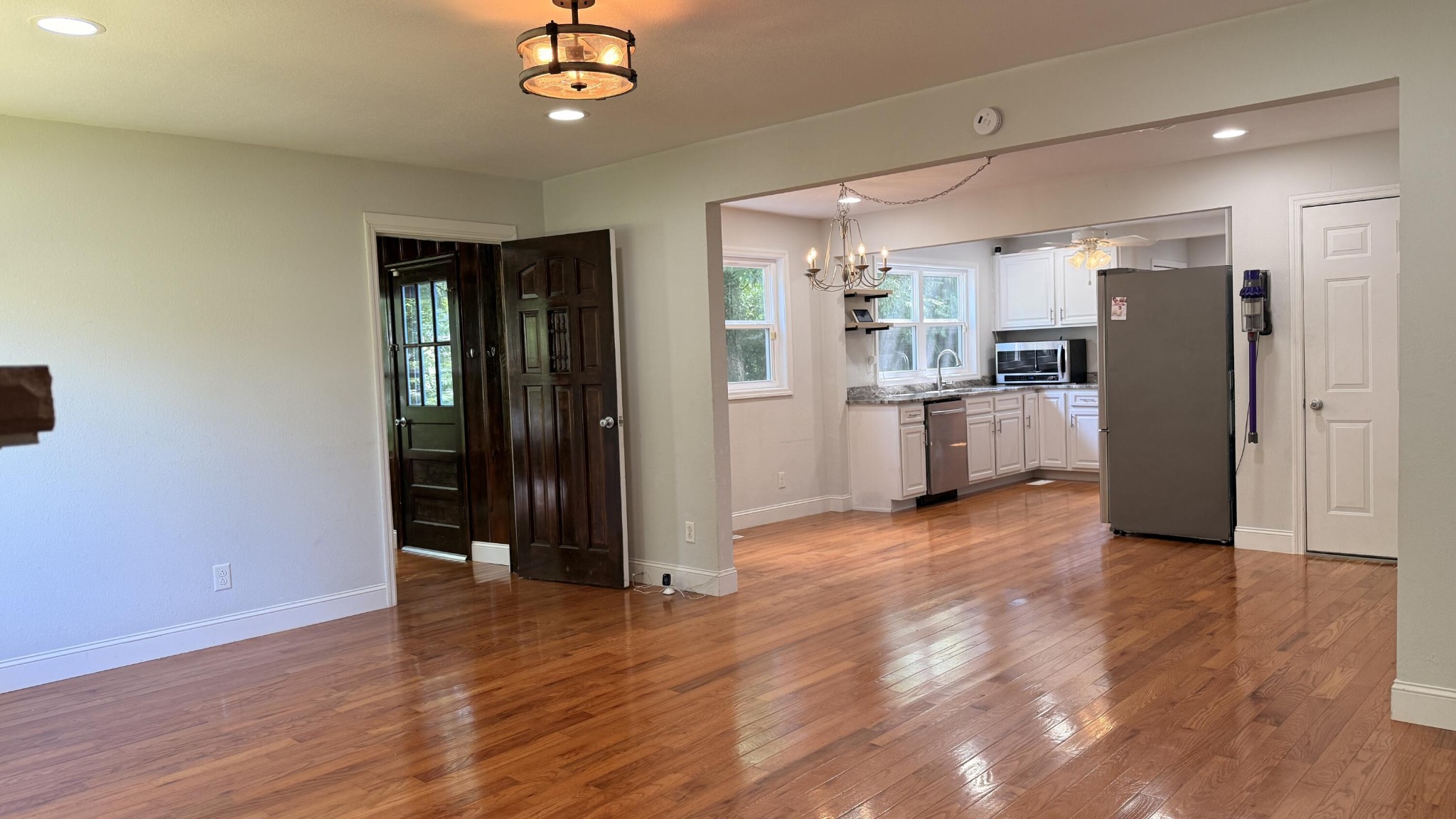 513 Oak Street Property Photo 4