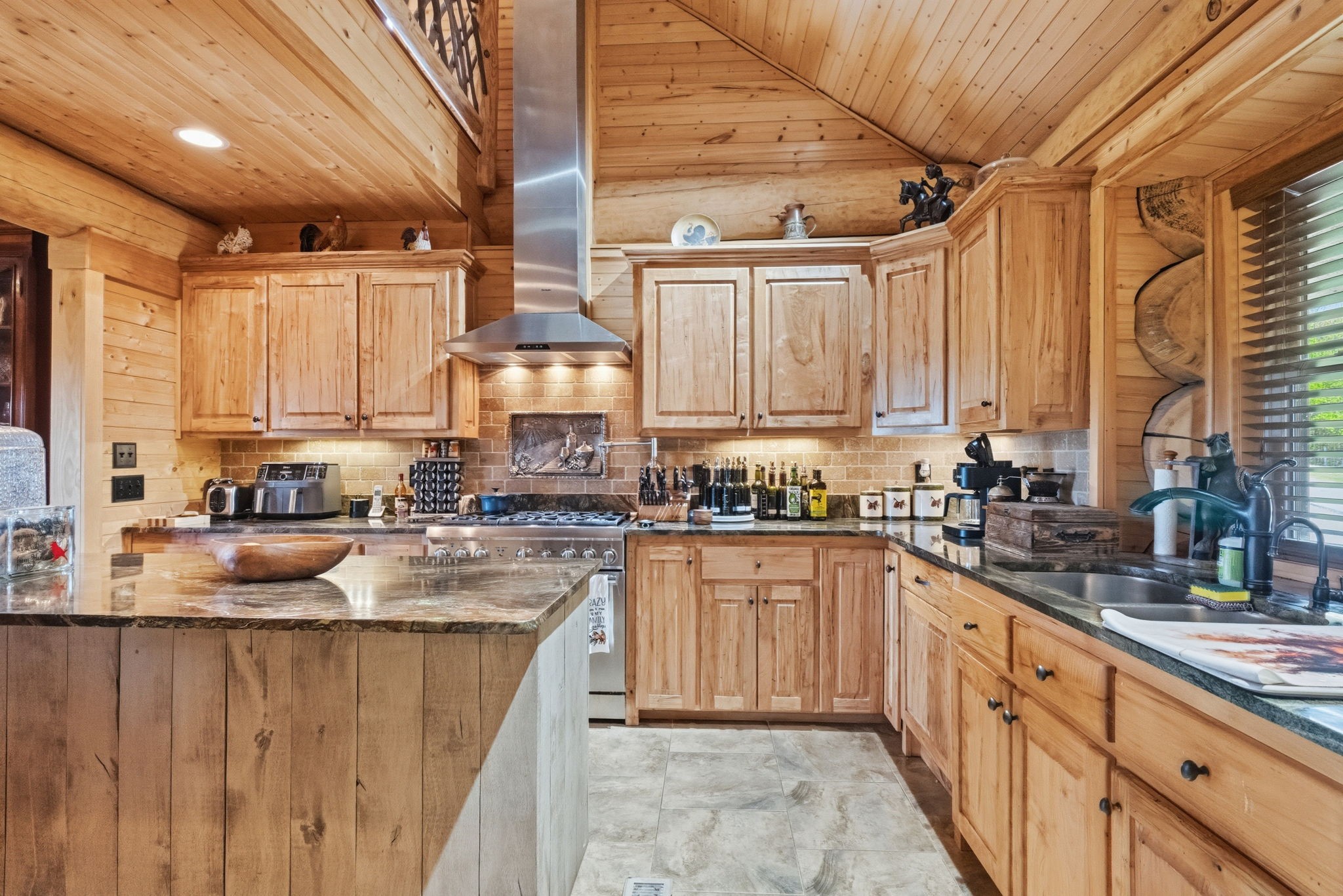 2835 Cross Mountain Rd Property Photo 4