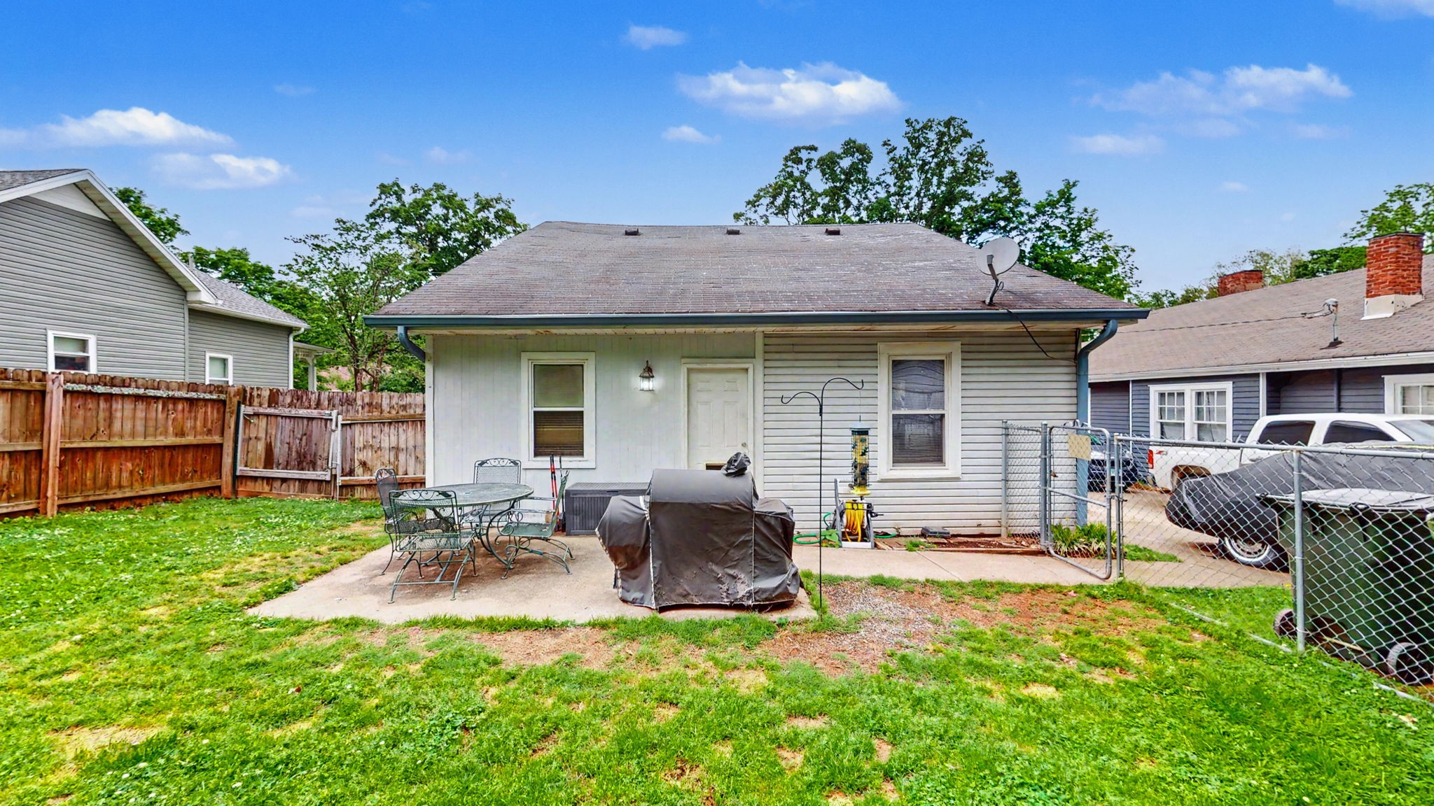 161 E Winchester St Property Photo 2