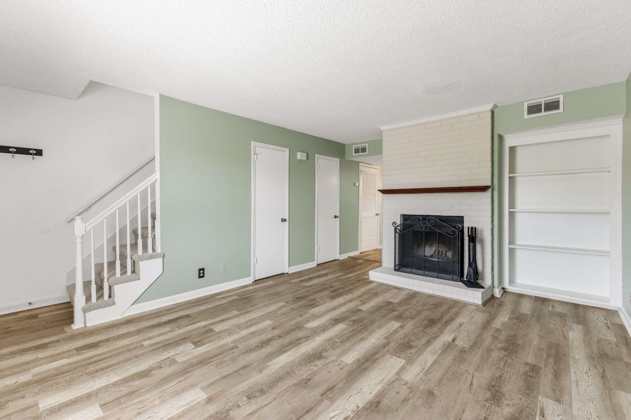 205 Edgewood Dr Property Photo 14