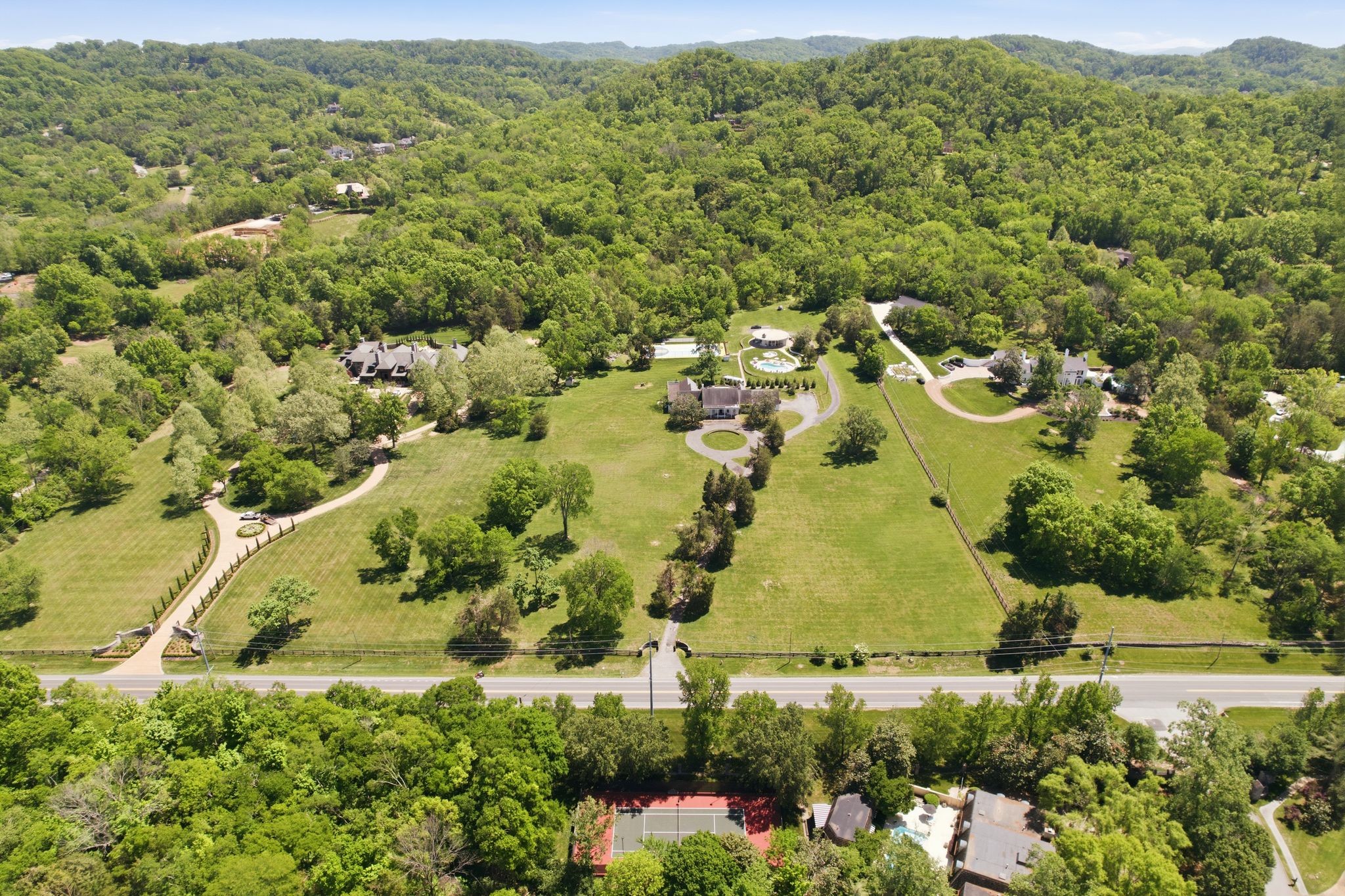 5840 Hillsboro Pike Property Photo 1