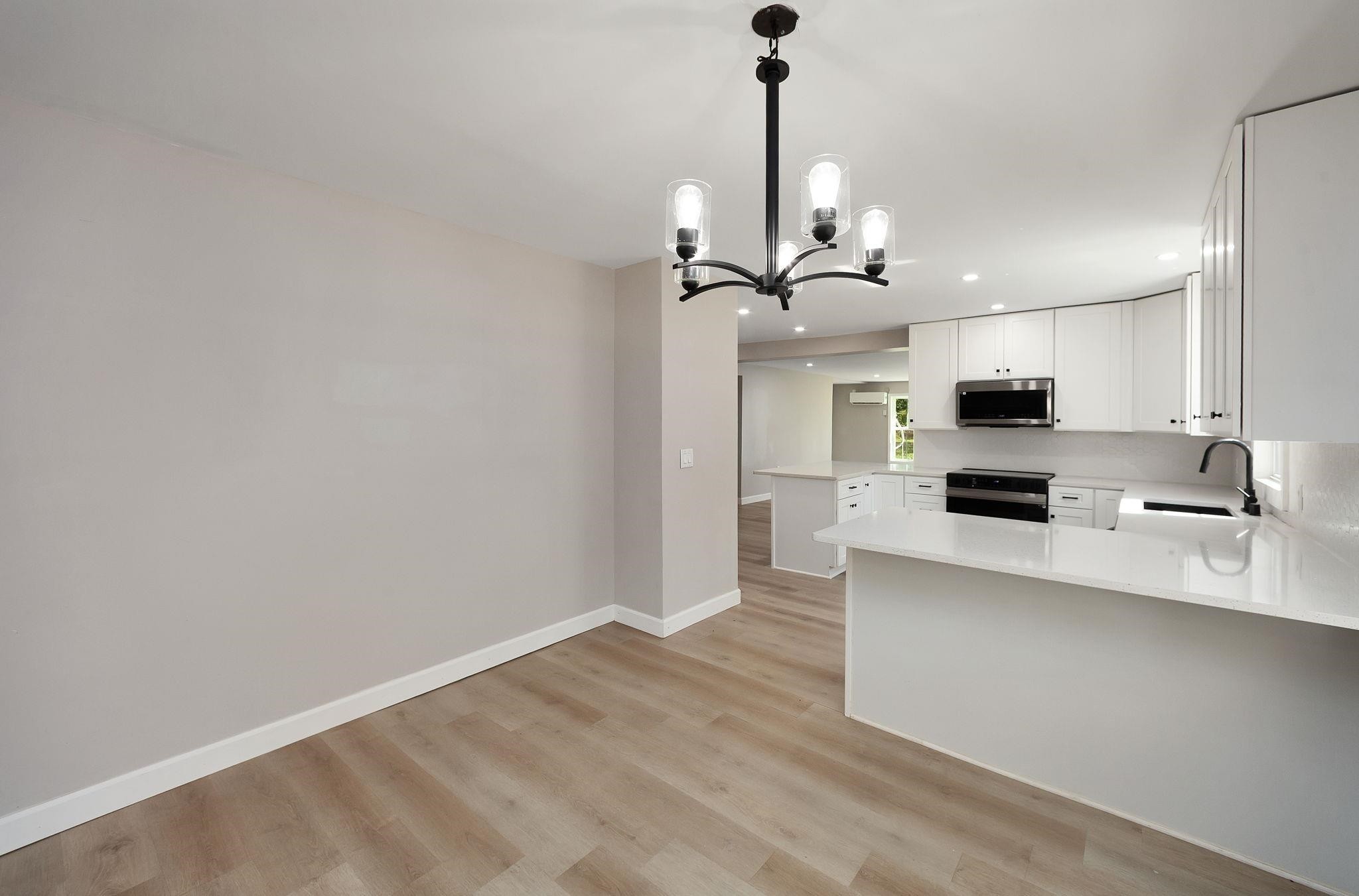 90 Shaw Ln Property Photo 8