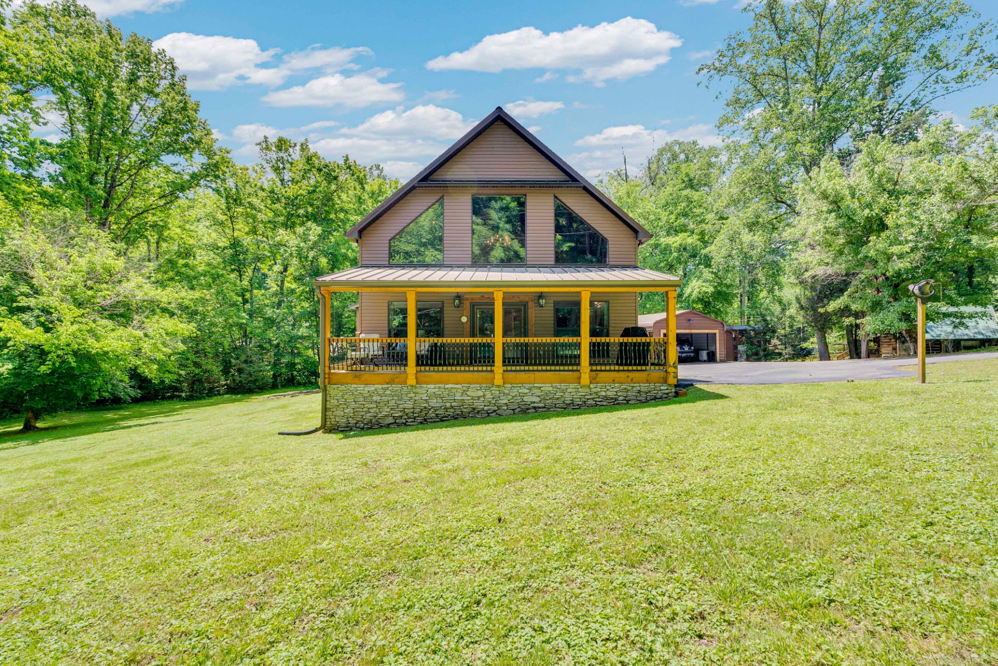 825 Shady Pl Property Photo 1