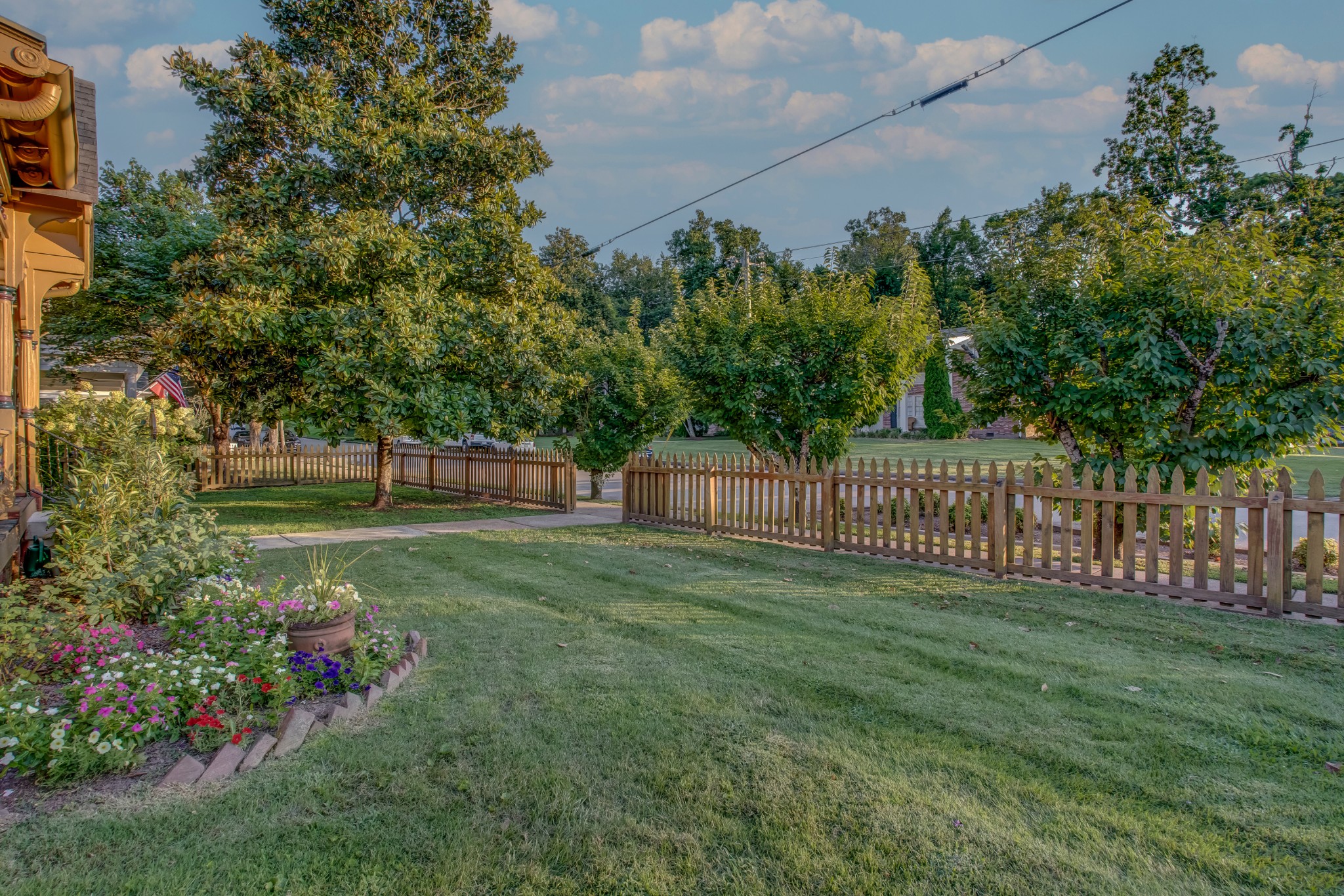 305 4th Ave, S Property Photo 11