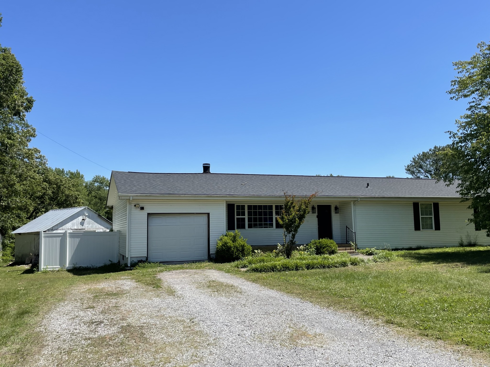 305 Cedar Hill Rd Property Photo 1