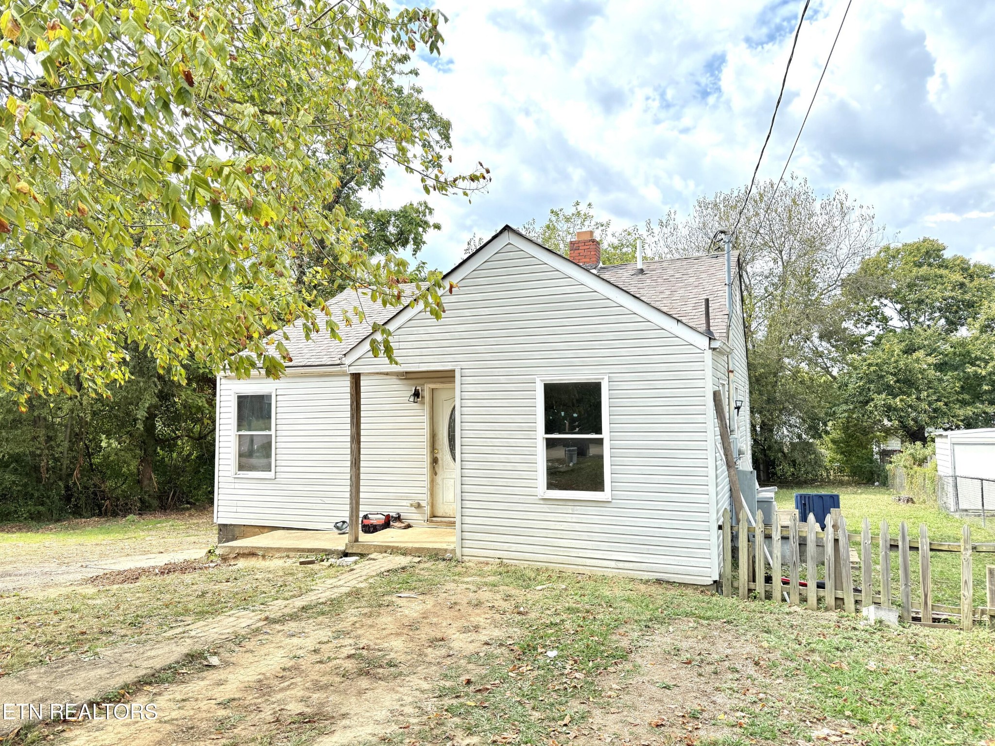 3229 Shields Ave Property Photo 1
