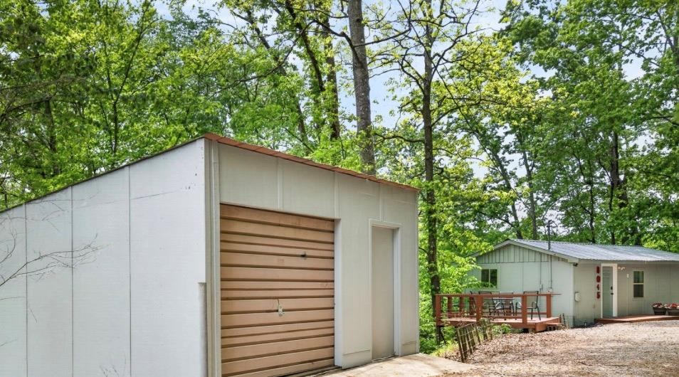 8045 Sarah Thomas Rd Property Photo 4