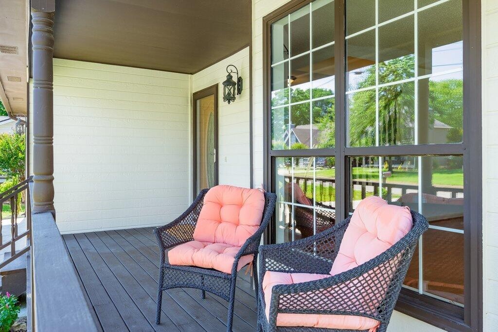 8708 Oak View Drive Property Photo 5