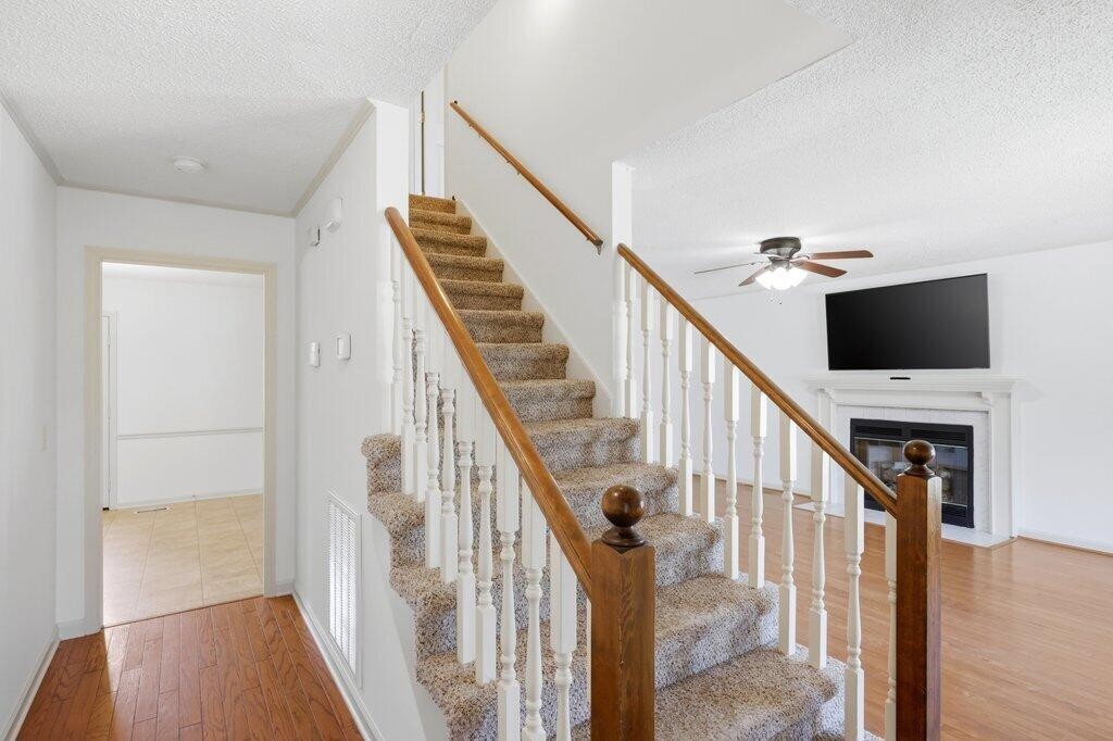 8708 Oak View Drive Property Photo 6