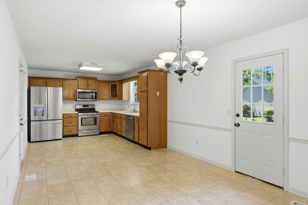 8708 Oak View Drive Property Photo 10