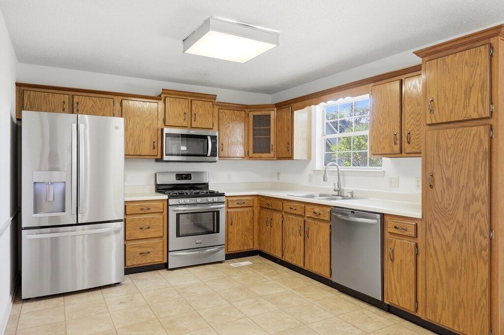 8708 Oak View Drive Property Photo 11