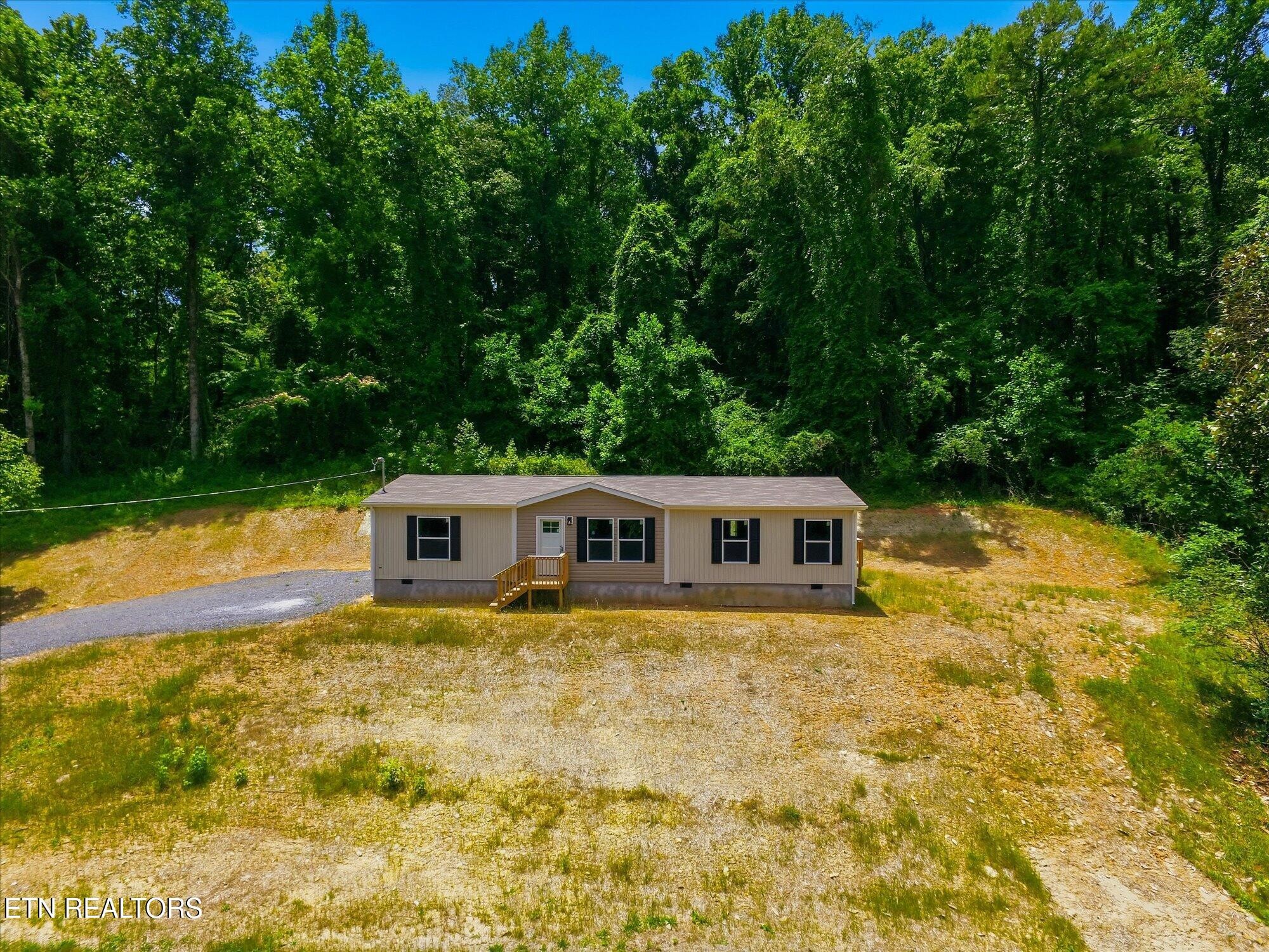 1009 S Gateway Ave Property Photo 1