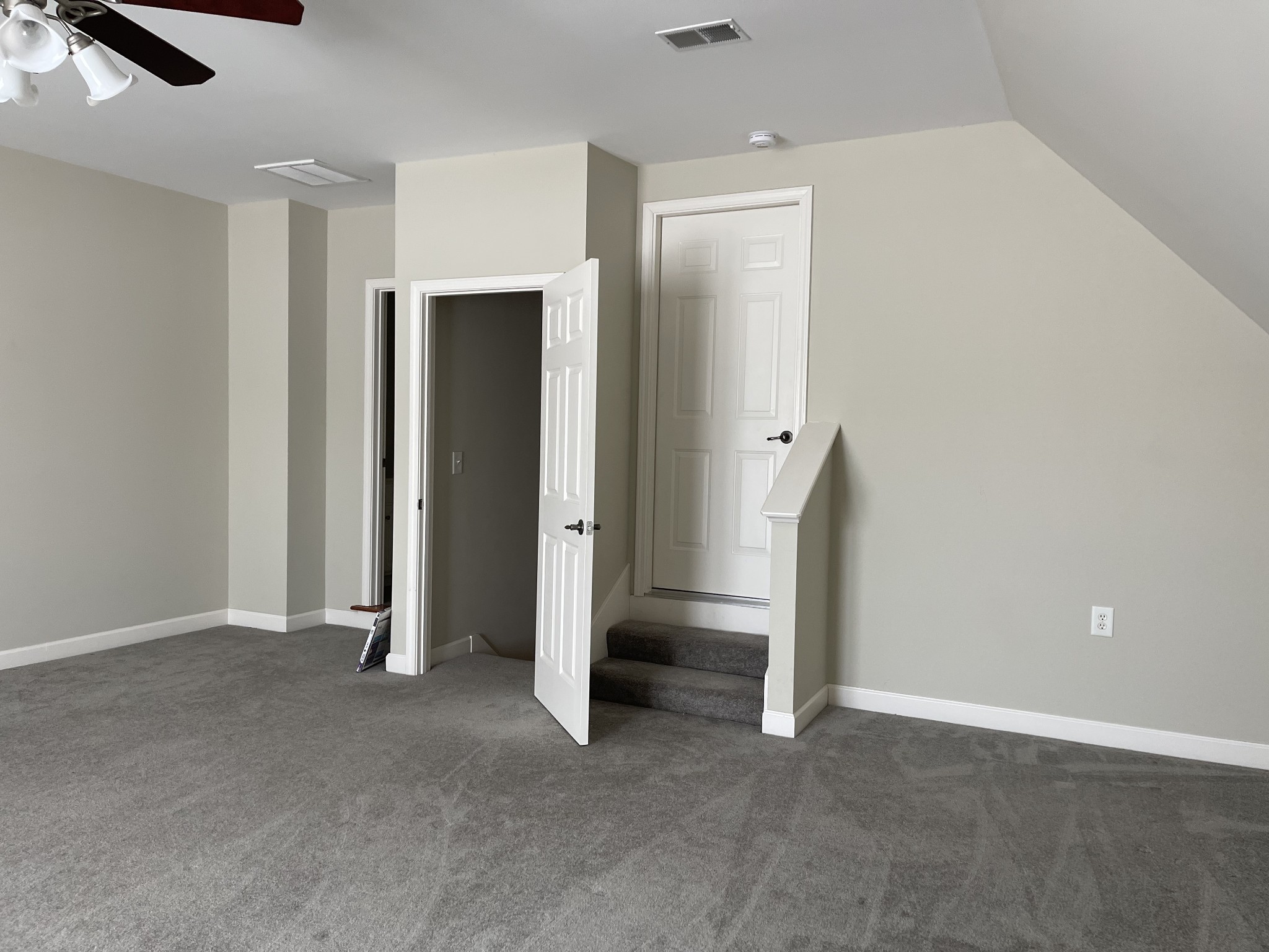 215 Stoners Glen Ct Property Photo 5