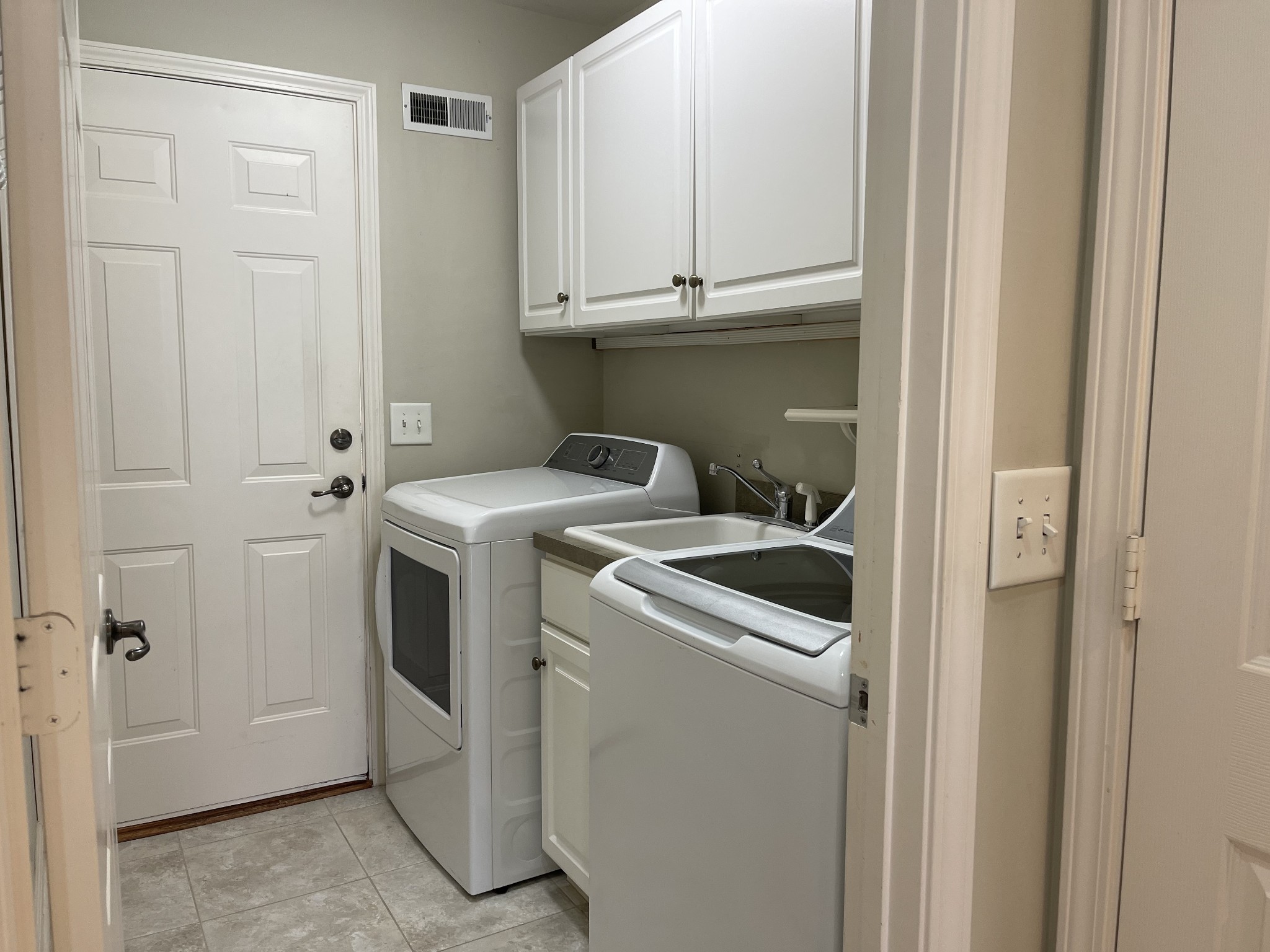 215 Stoners Glen Ct Property Photo 20