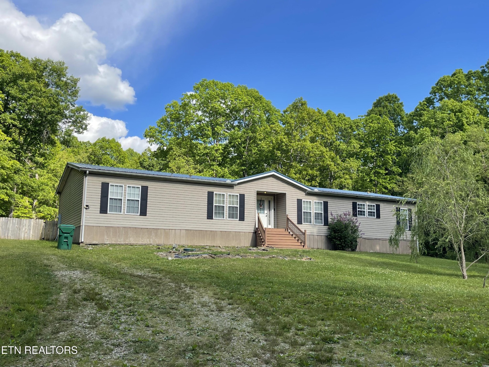 133 Thompson Rd Property Photo 1