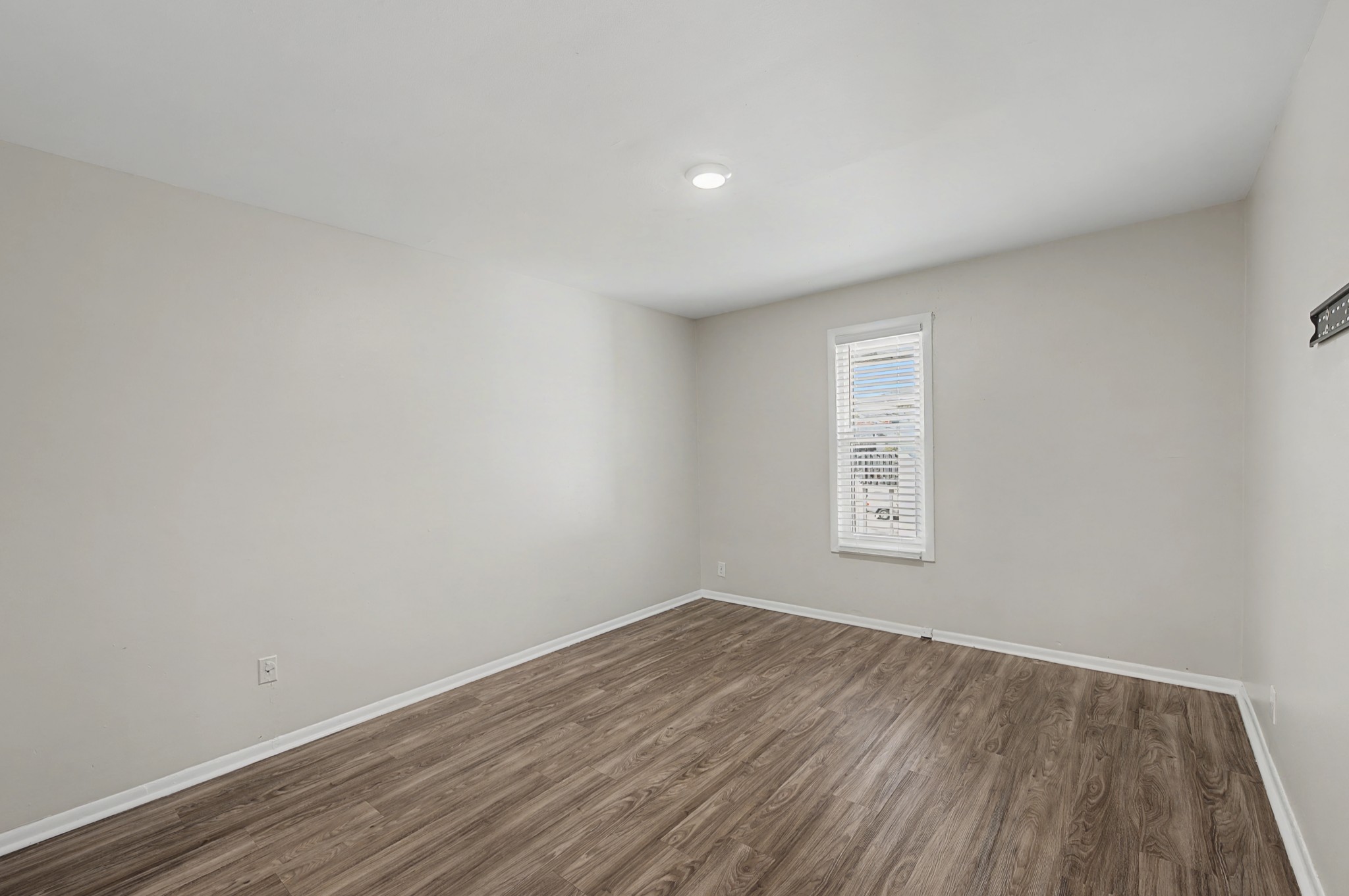 320 Welch Rd Property Photo 14