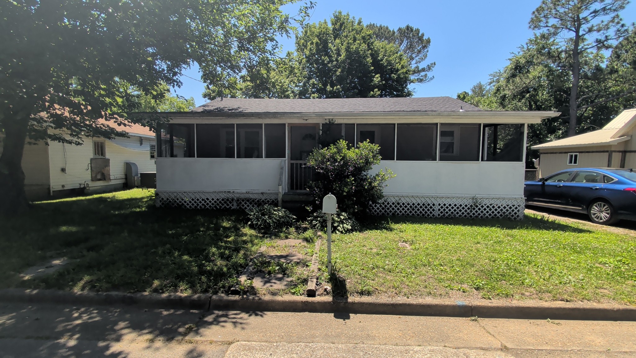 1305 Jones St Property Photo 1