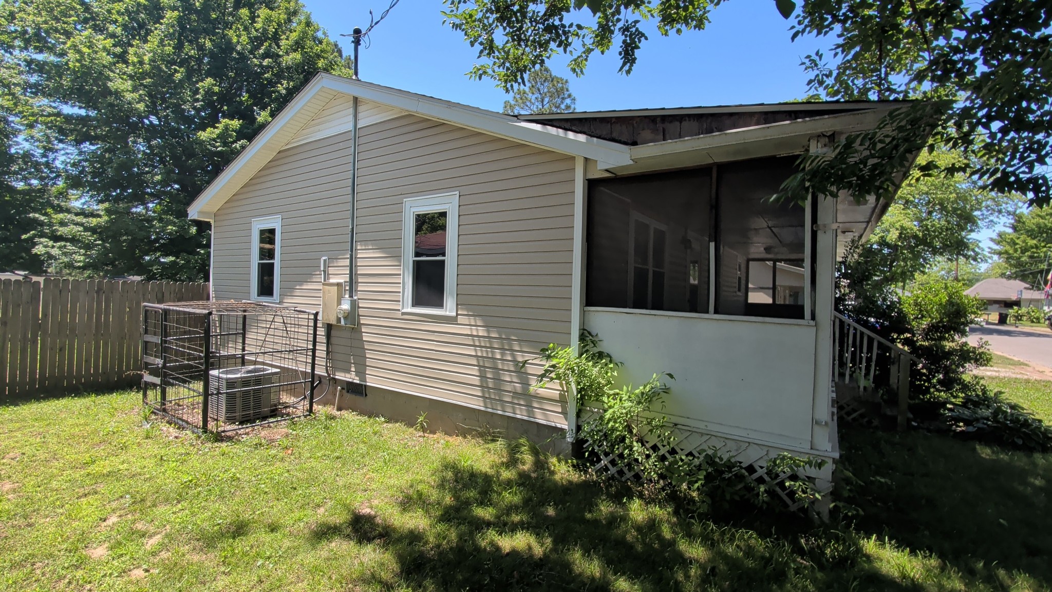 1305 Jones St Property Photo 2