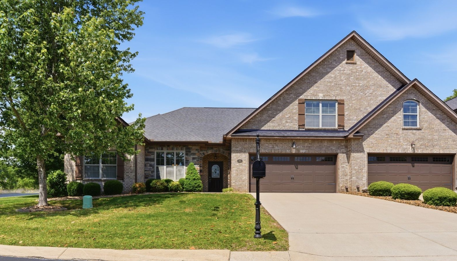 99 Silverstone Ln Property Photo 1