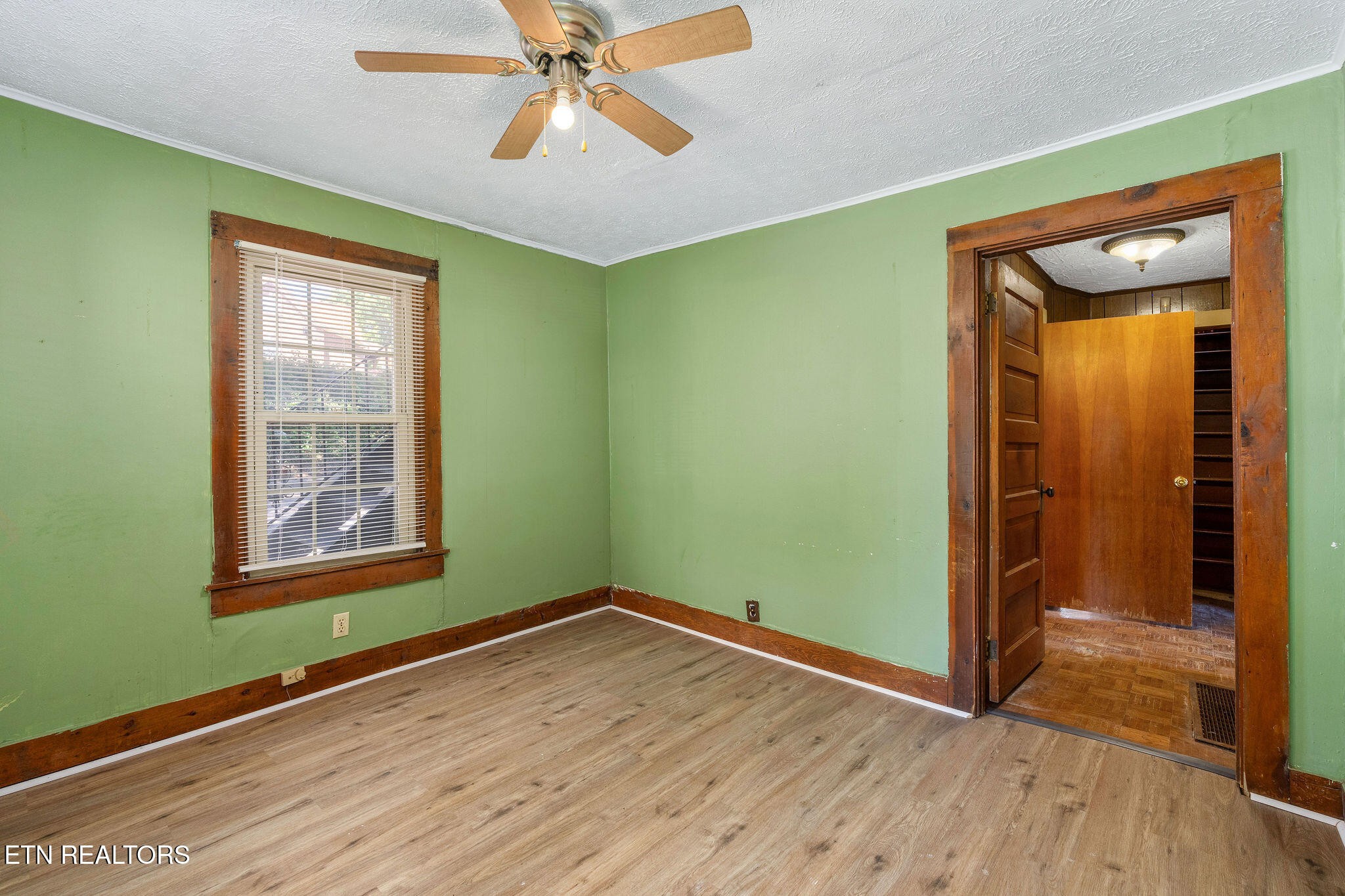 303 E Louise Ave Property Photo 16
