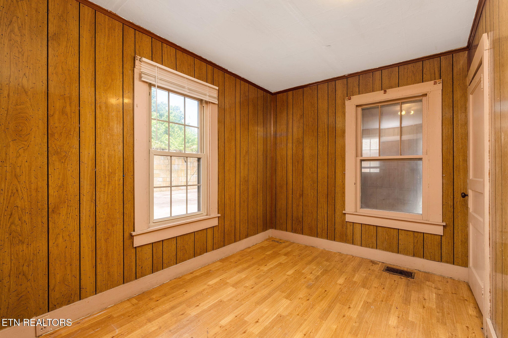 303 E Louise Ave Property Photo 18