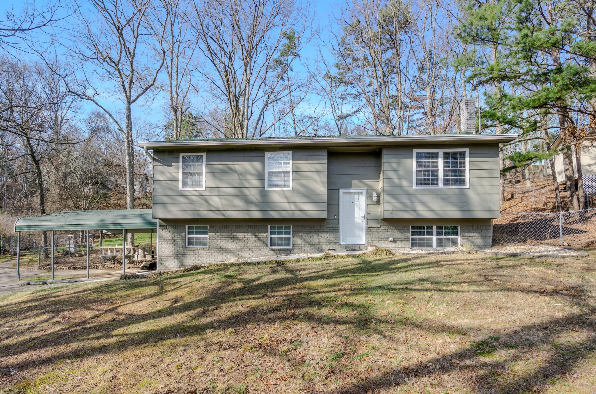 2195 Greendale Drive, Ne Property Photo 1